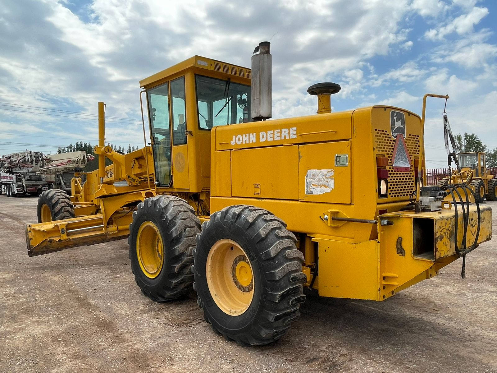 #2360 Niveladora John Deere 12,916 horas