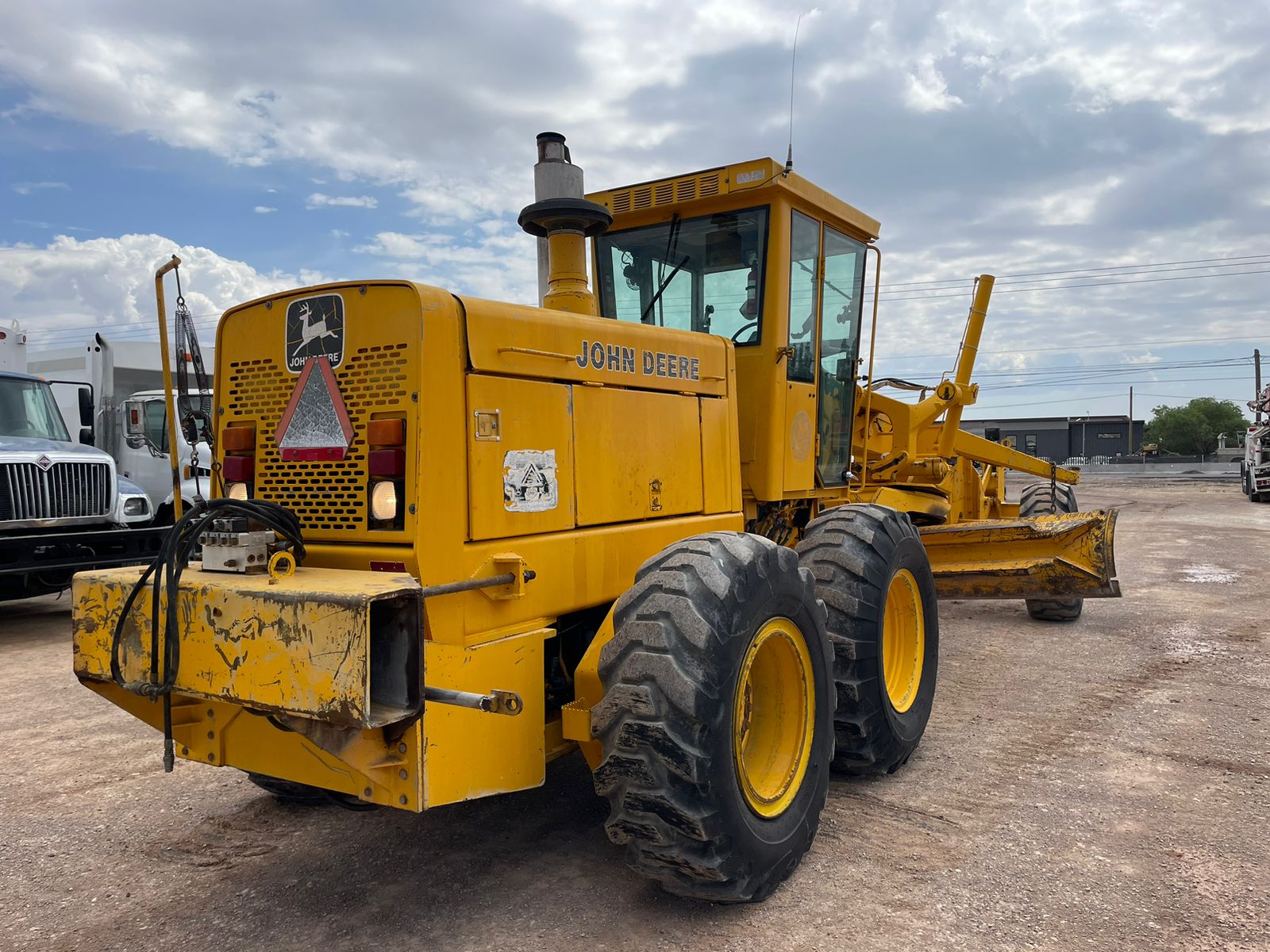 #2360 Niveladora John Deere 12,916 horas