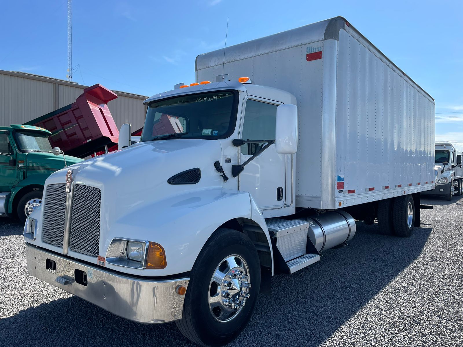 #2188 Camion Kenworth 2008 Paccar con caja seca 13,000lb 24'
