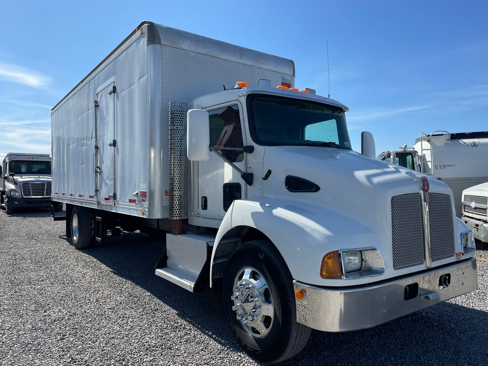 #2188 Camion Kenworth 2008 Paccar con caja seca 13,000lb 24'