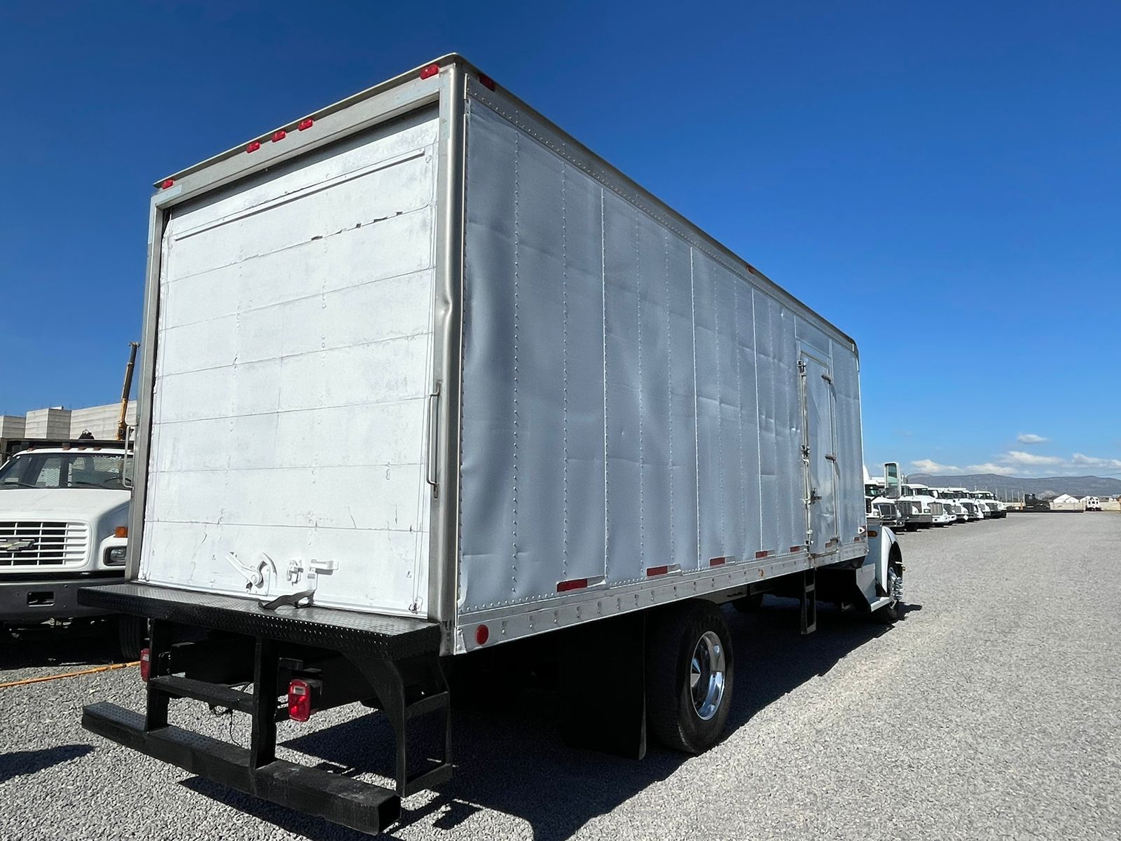 #2188 Camion Kenworth 2008 Paccar con caja seca 13,000lb 24'