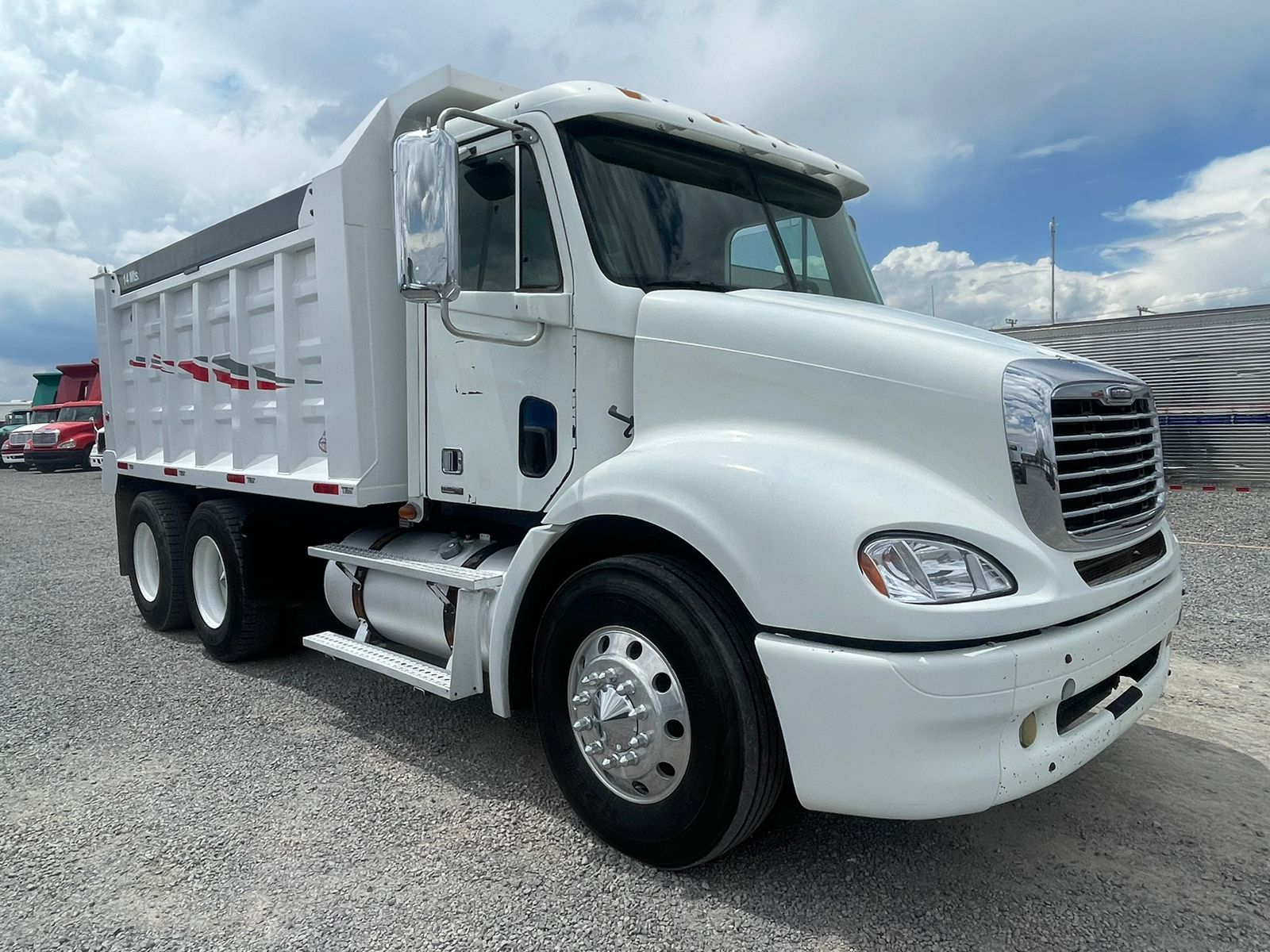 #2102 Camion Volteo Freightliner 2010 14m 42,000lb