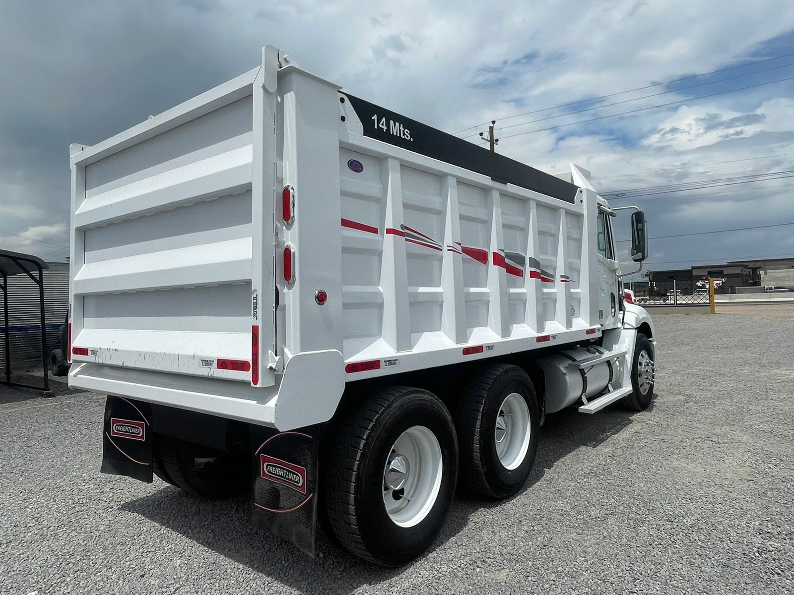 #2102 Camion Volteo Freightliner 2010 14m 42,000lb
