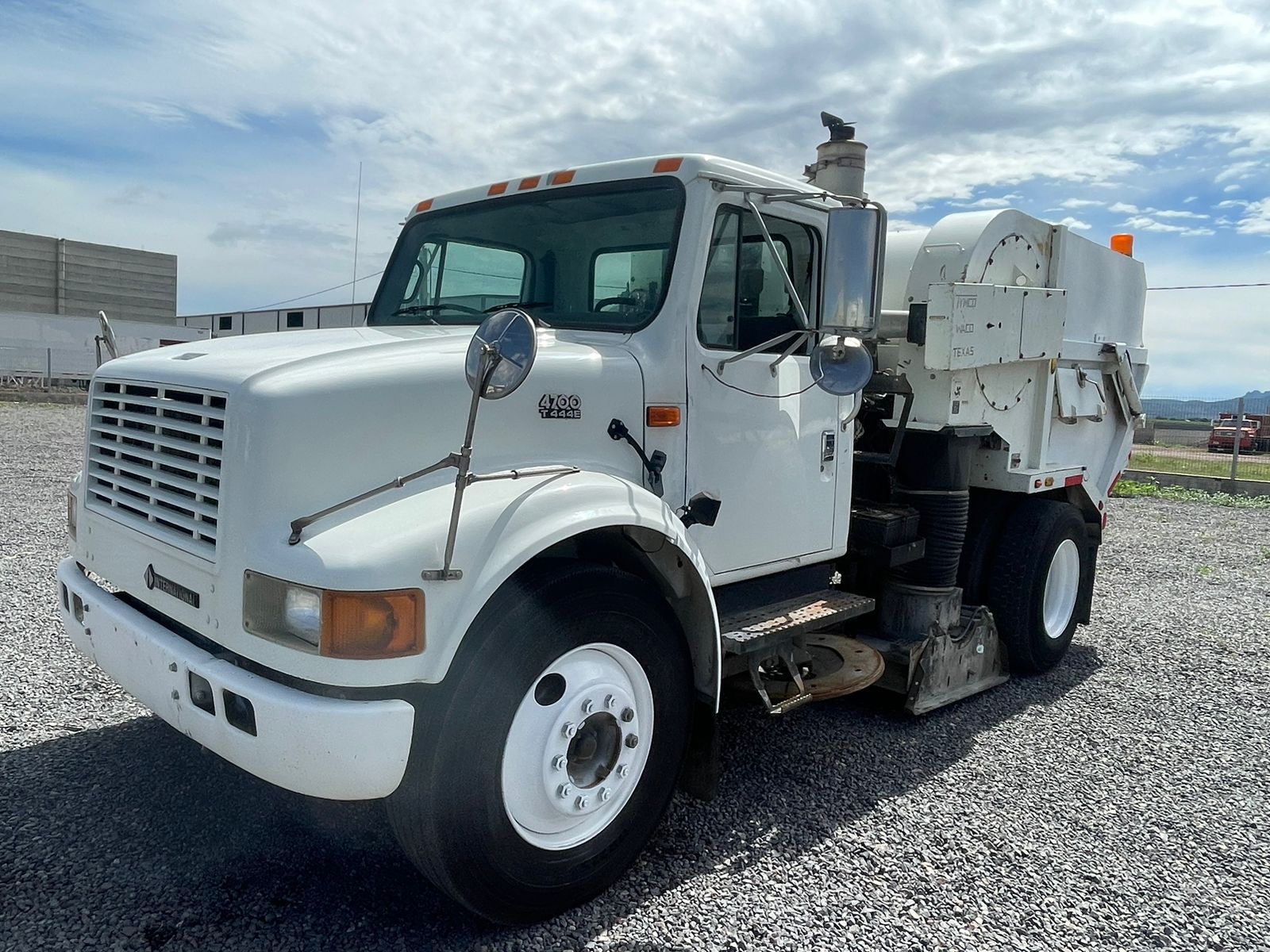 #2236 Camion Barredora International 2000 Motor Navistar Automatico 13,000lb