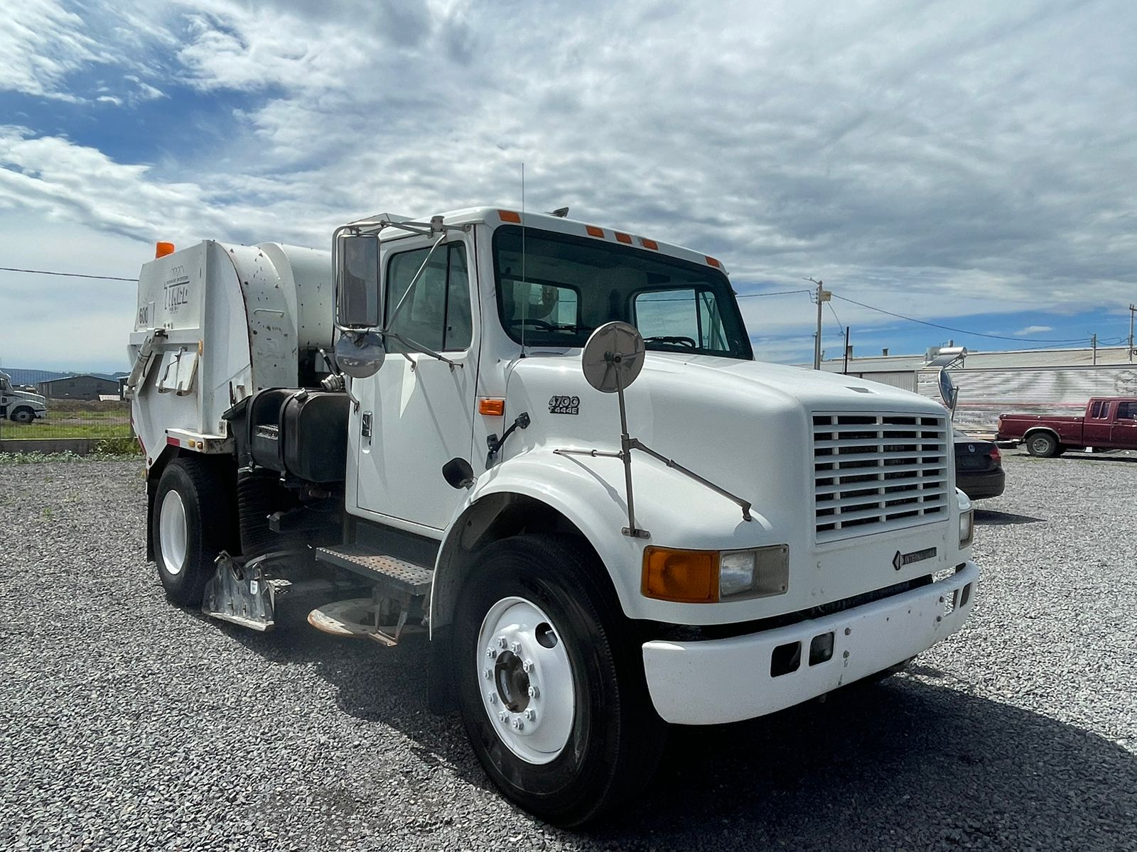 #2236 Camion Barredora International 2000 Motor Navistar Automatico 13,000lb