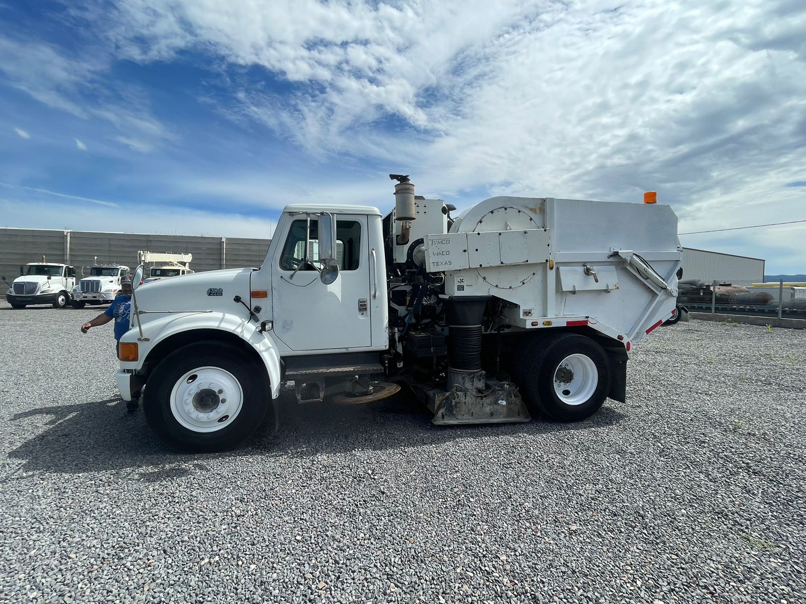 #2236 Camion Barredora International 2000 Motor Navistar Automatico 13,000lb