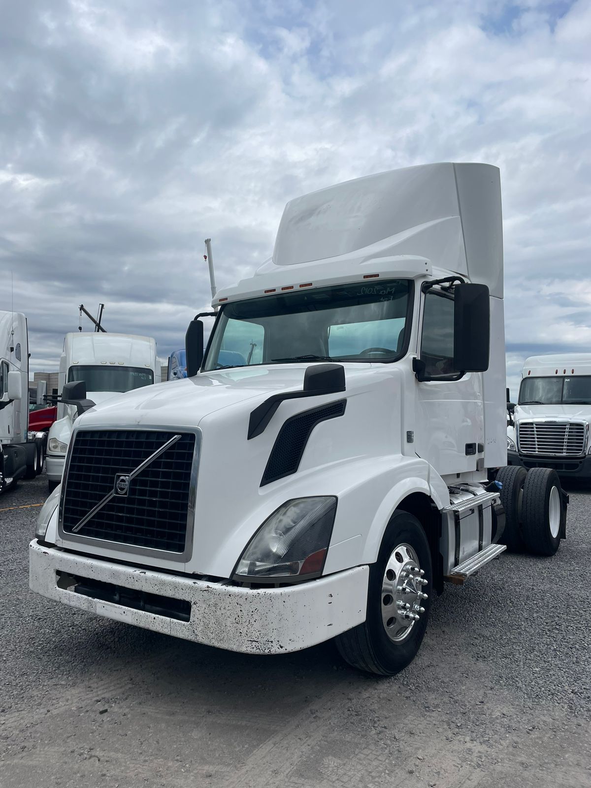 #2402 Camion Volvo 2012 Motor D13 Automatico 13,000lb