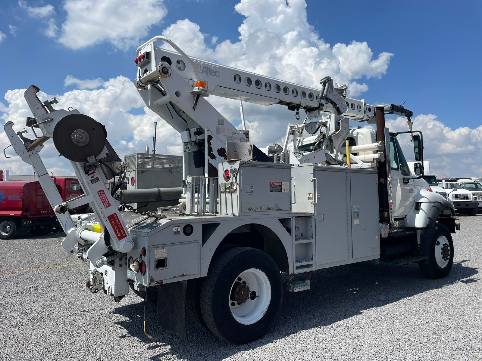 #2494 Camion International 2006 Motor Navistar Automatico 4x4 13,000lb con grua