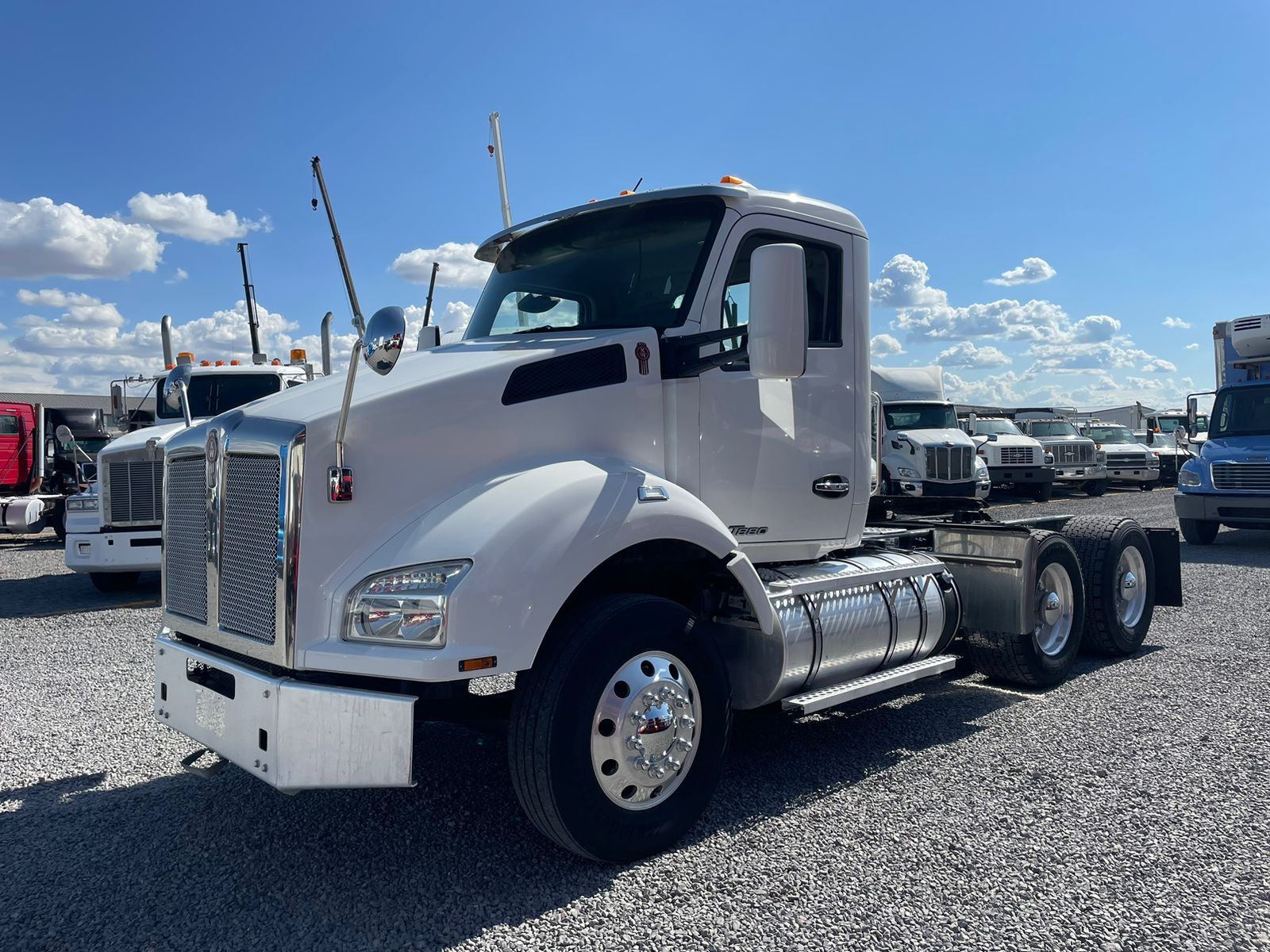 #2498 Camion Kenworth T880 2017 Motor Paccar 10vel. 42,000lb estatales