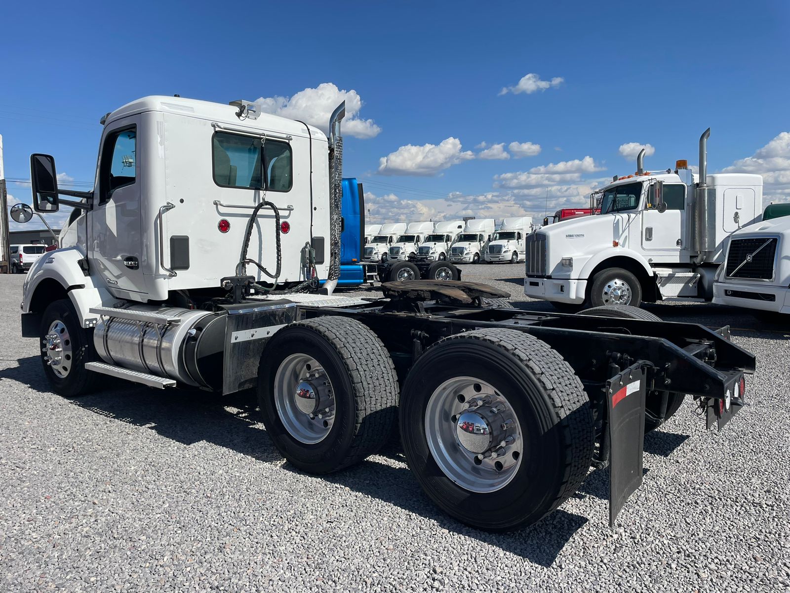 #2498 Camion Kenworth T880 2017 Motor Paccar 10vel. 42,000lb estatales