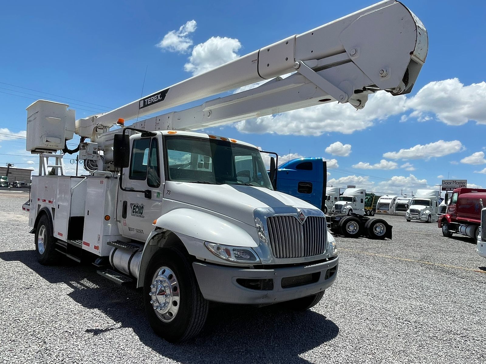 #2268 Camion International 2013 Motor Maxxforce Automatico 13,000lb con canastilla 55'