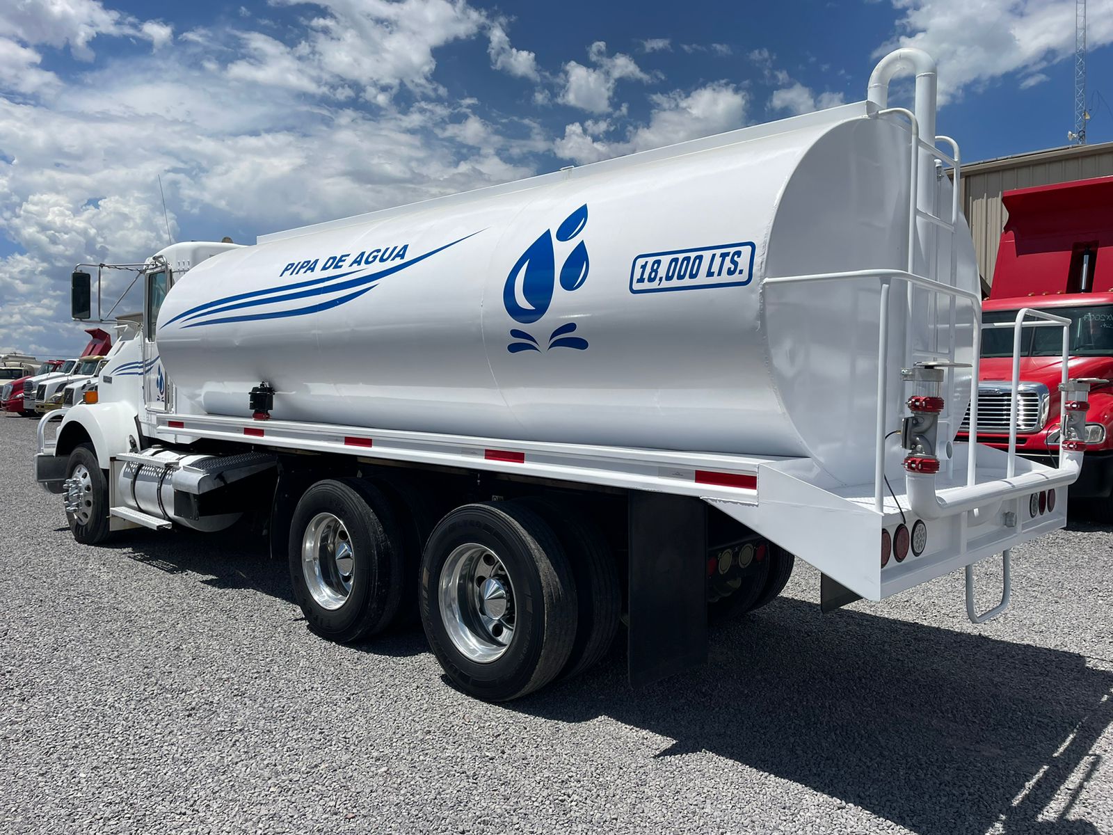 #1787 Pipa 18,000 Kenworth 2008 Motor Cummins ISX std 10 velocidad 42,000lb Freno de Motor