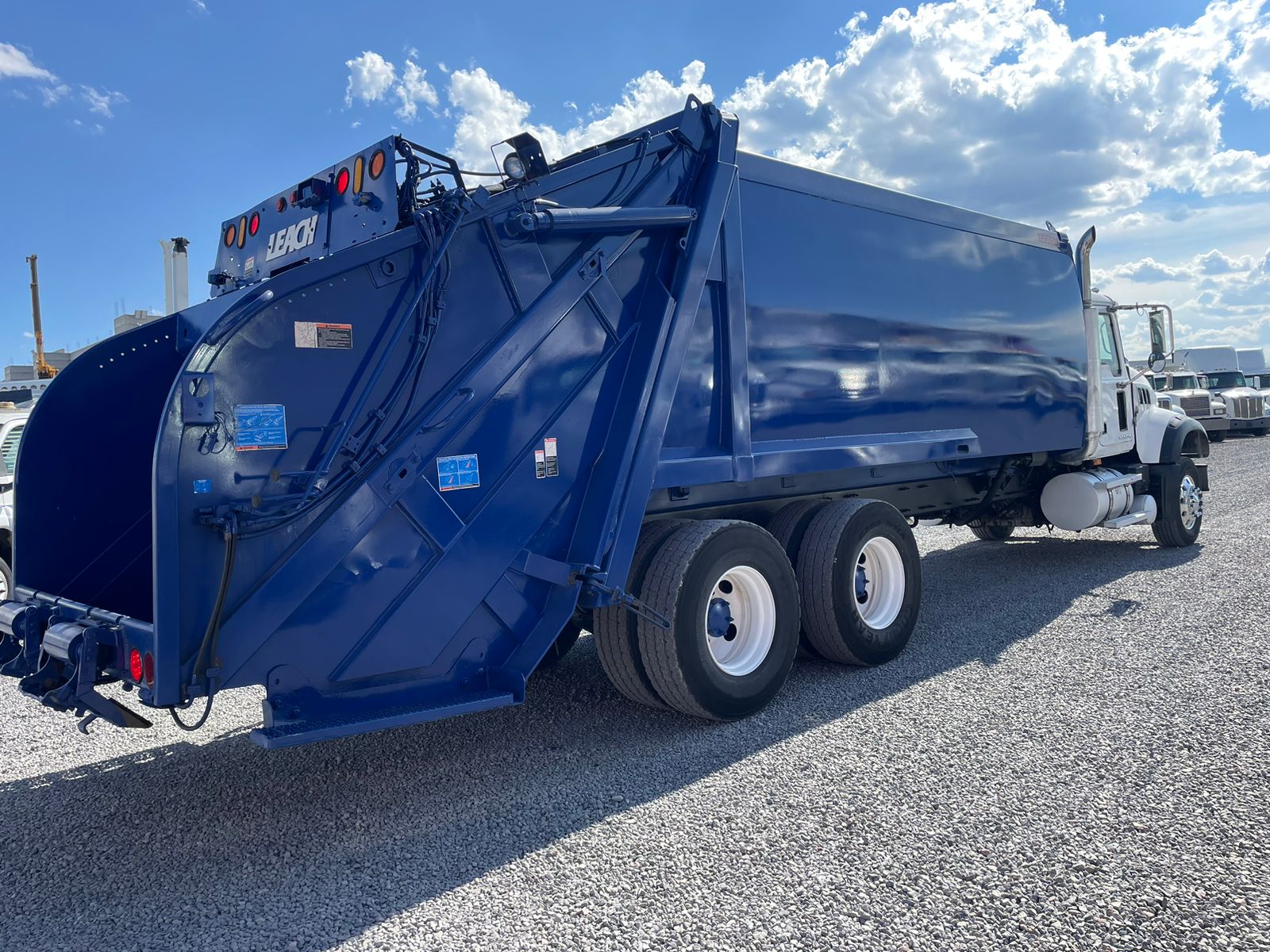 #1977 Camion para basura Mack 2007 Motor Mack Automatico 42,000lb