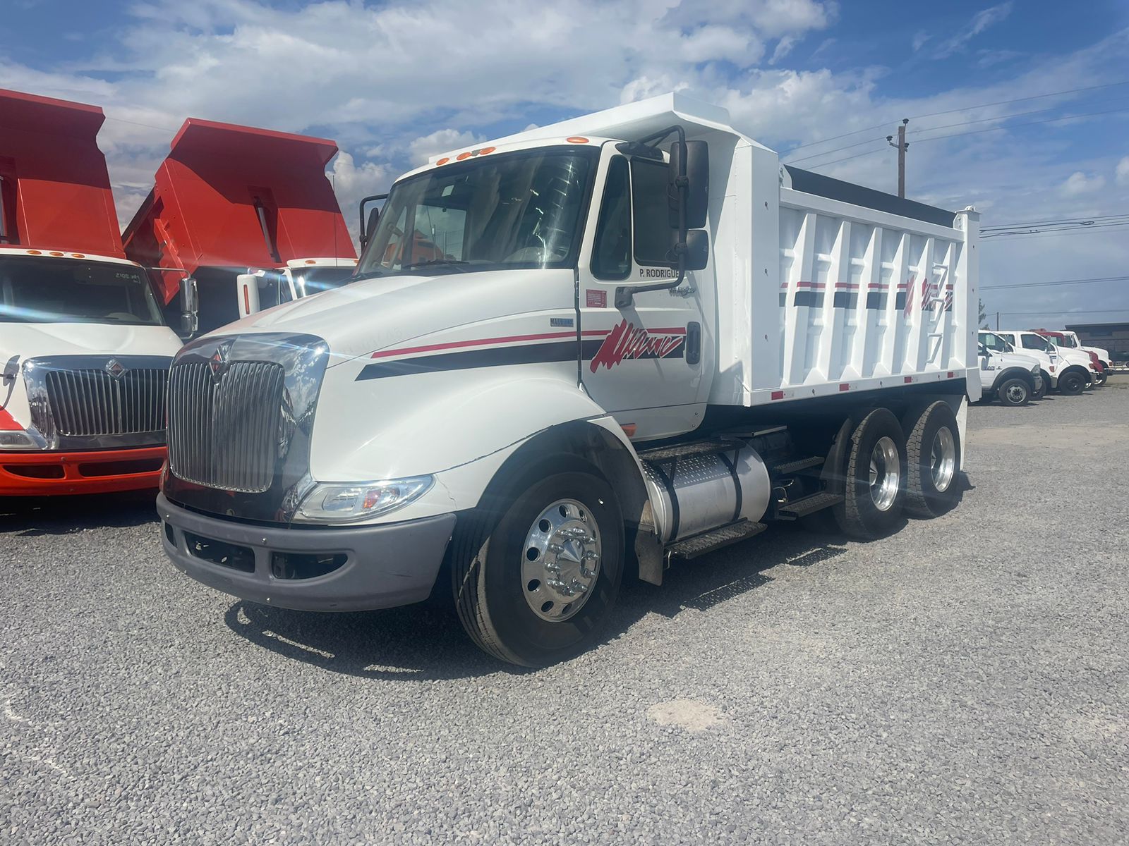 #2433 Camion Volteo International 2013 Motor Maxxforce std 10 Velocidades 42,000lb Dompe 14m