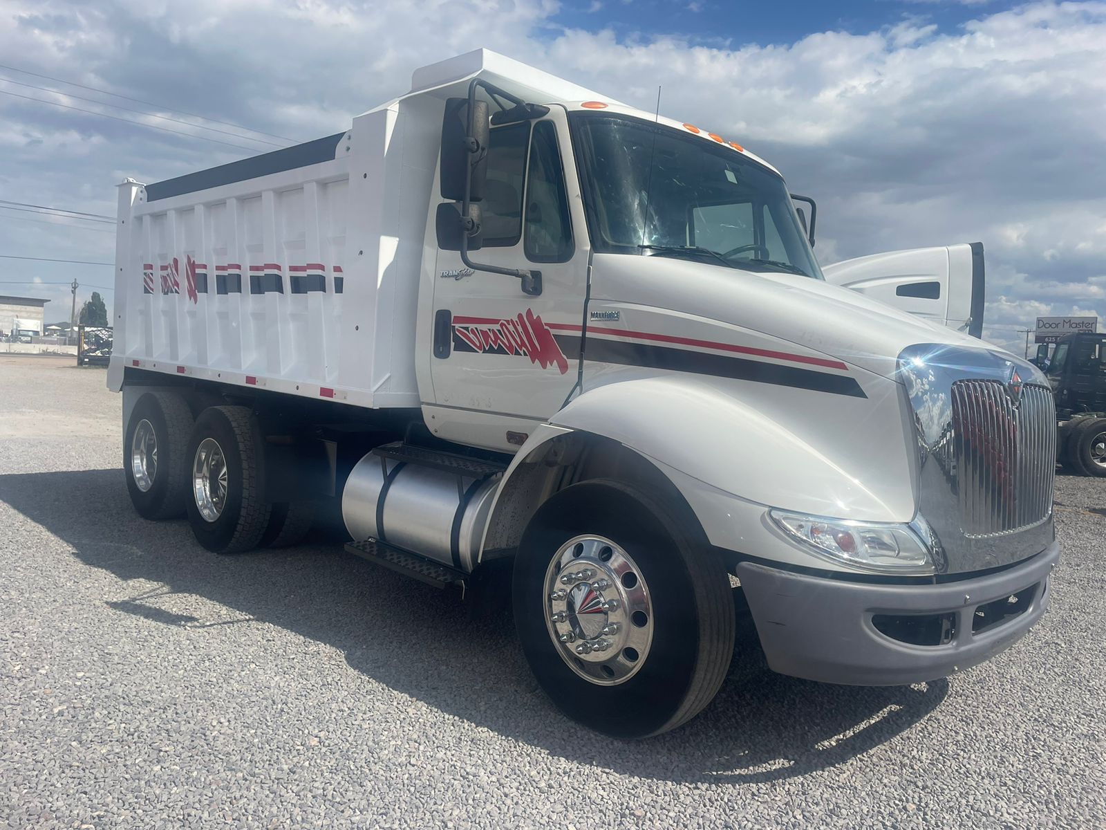 #2433 Camion Volteo International 2013 Motor Maxxforce std 10 Velocidades 42,000lb Dompe 14m