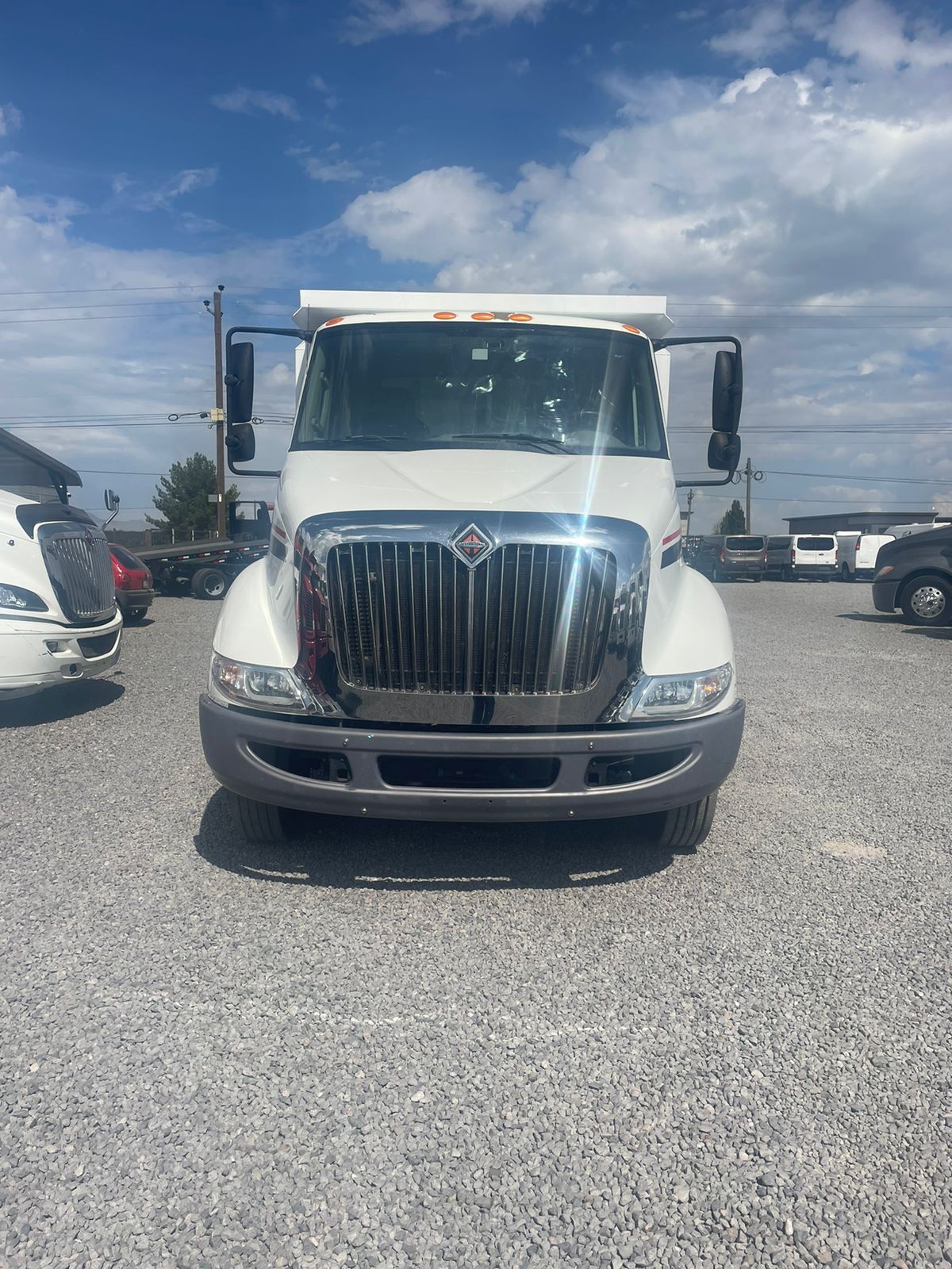#2433 Camion Volteo International 2013 Motor Maxxforce std 10 Velocidades 42,000lb Dompe 14m