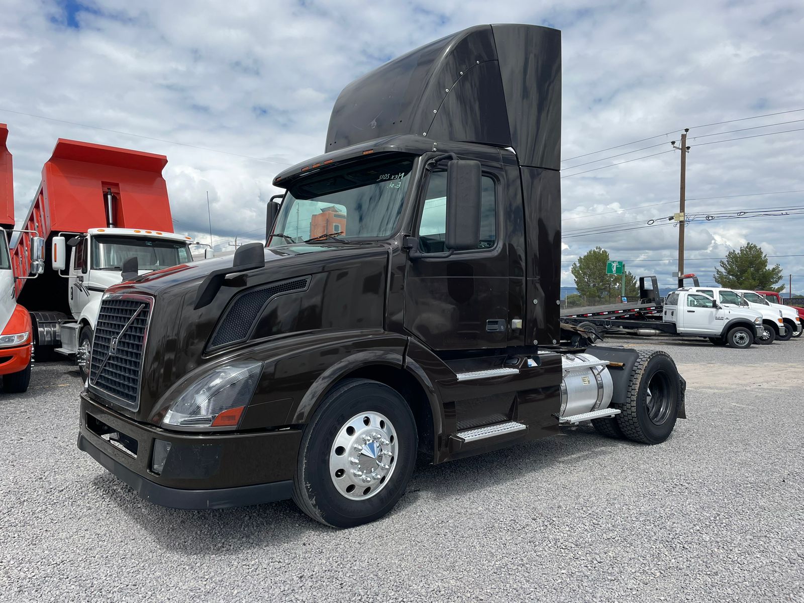 #2601 Camion Volvo 2012 Motor Volvo D13 std 10 velocidades 13,000lb