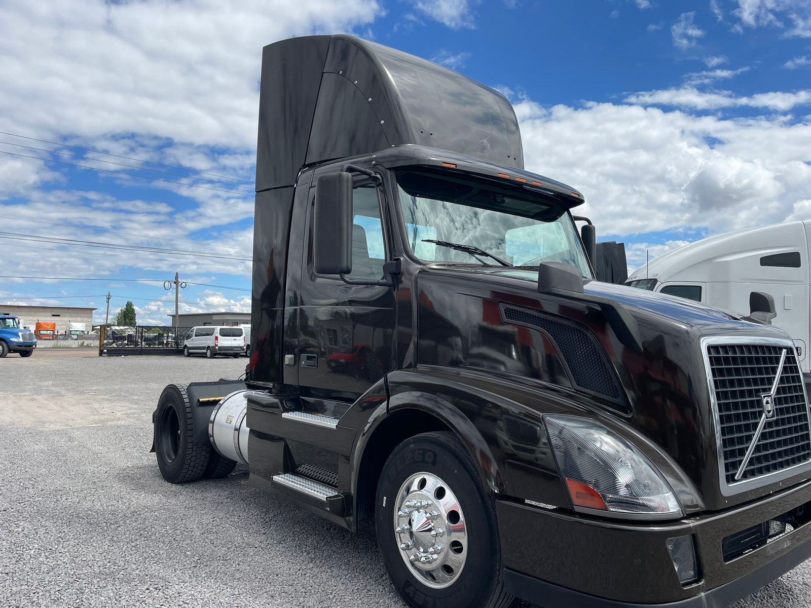 #2601 Camion Volvo 2012 Motor Volvo D13 std 10 velocidades 13,000lb