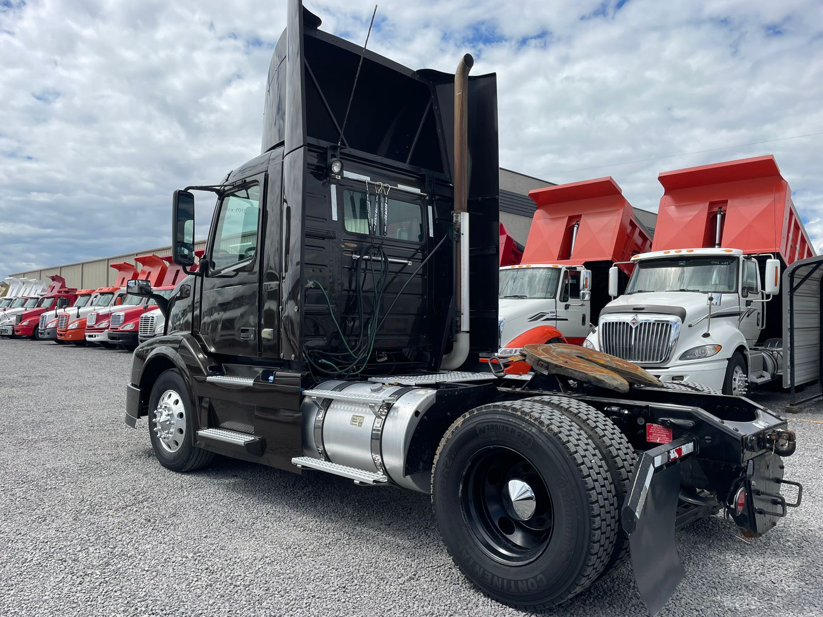 #2601 Camion Volvo 2012 Motor Volvo D13 std 10 velocidades 13,000lb