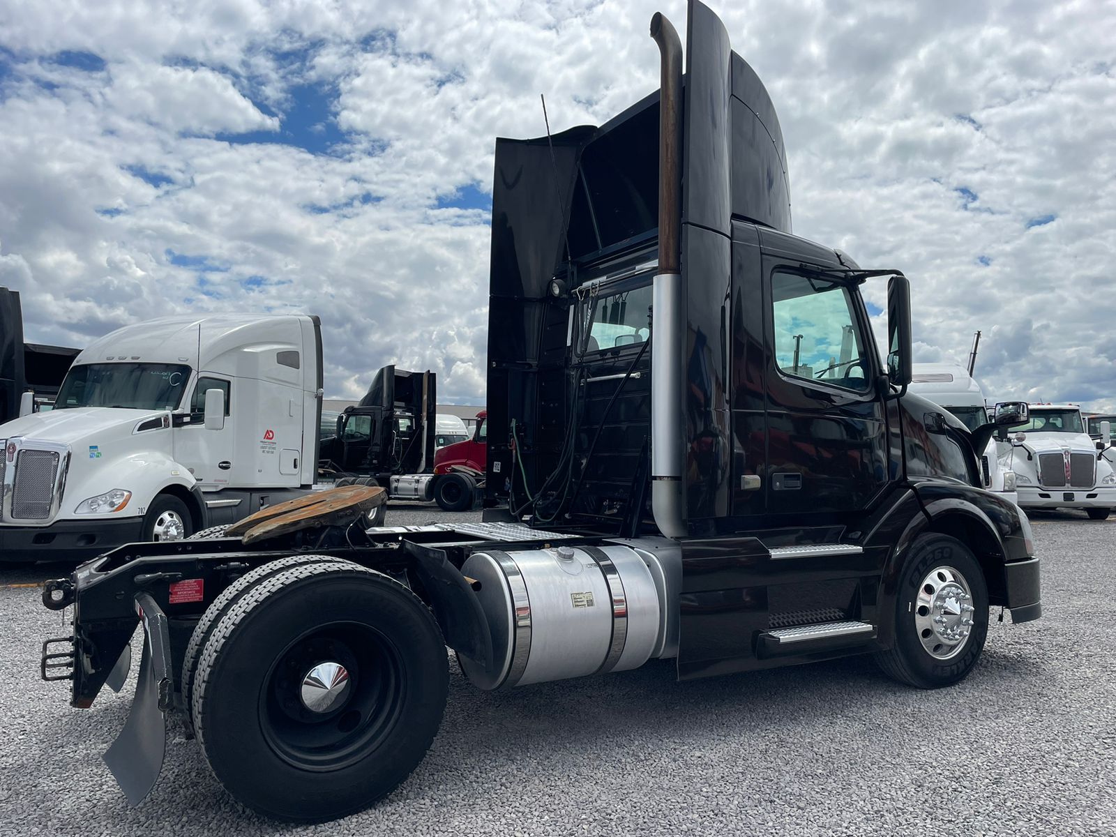#2601 Camion Volvo 2012 Motor Volvo D13 std 10 velocidades 13,000lb