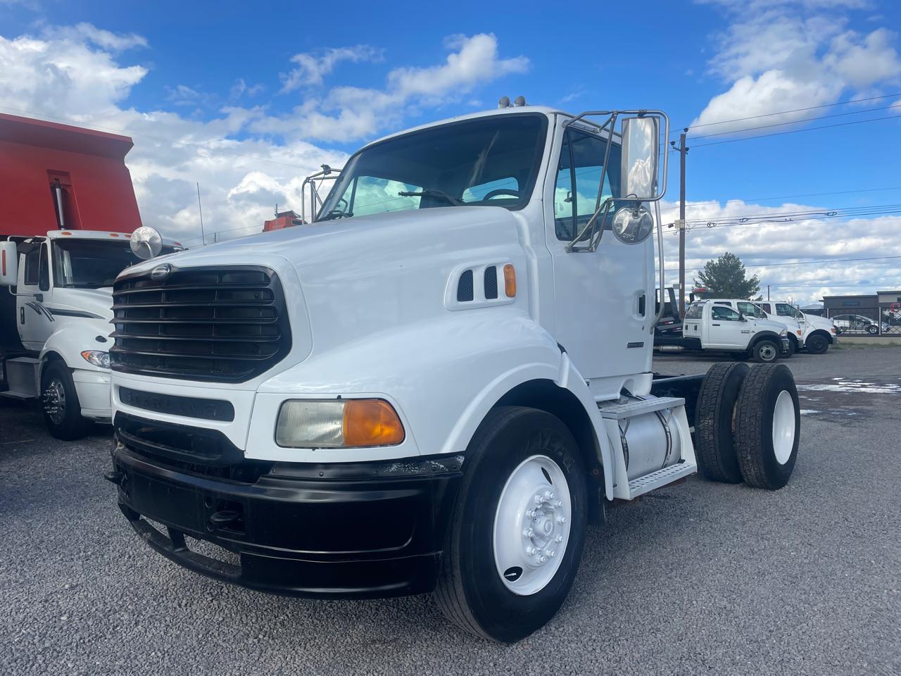 #2125 Camion Sterling 2004 Motor Caterpillar std de 7 velocidades 13,000 lb