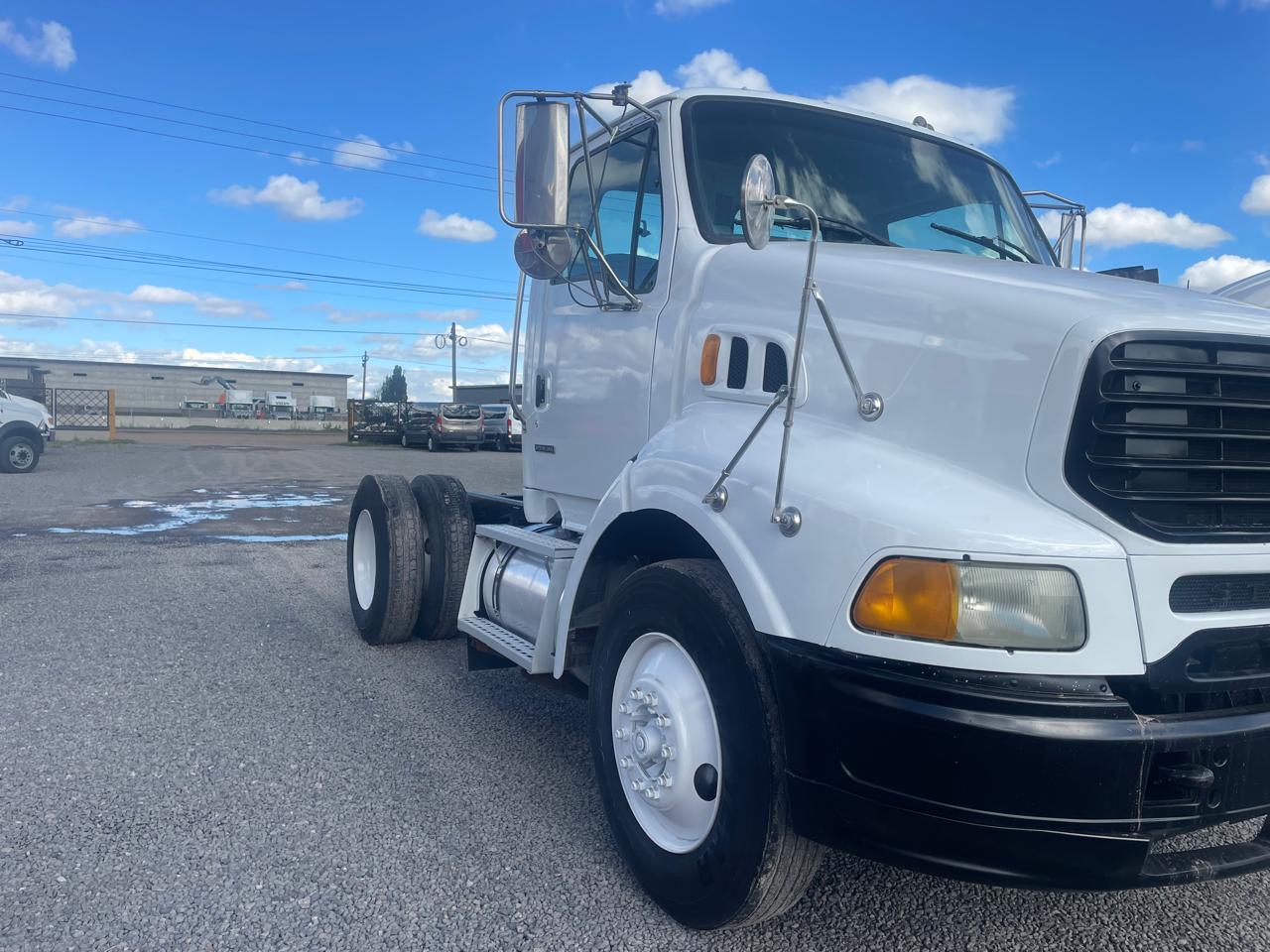 #2125 Camion Sterling 2004 Motor Caterpillar std de 7 velocidades 13,000 lb
