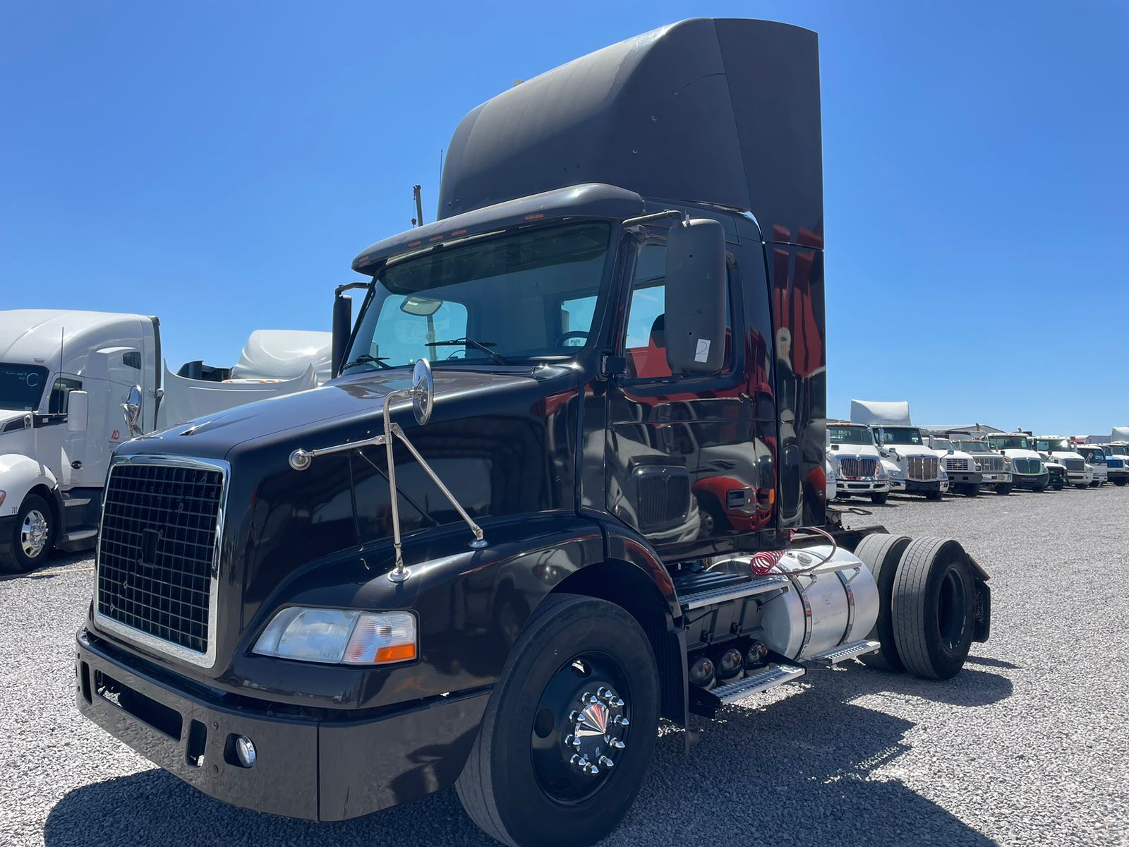 #2612 Camion Volvo 2005 Motor Volvo D12 std de 10 vel. 13,000lb