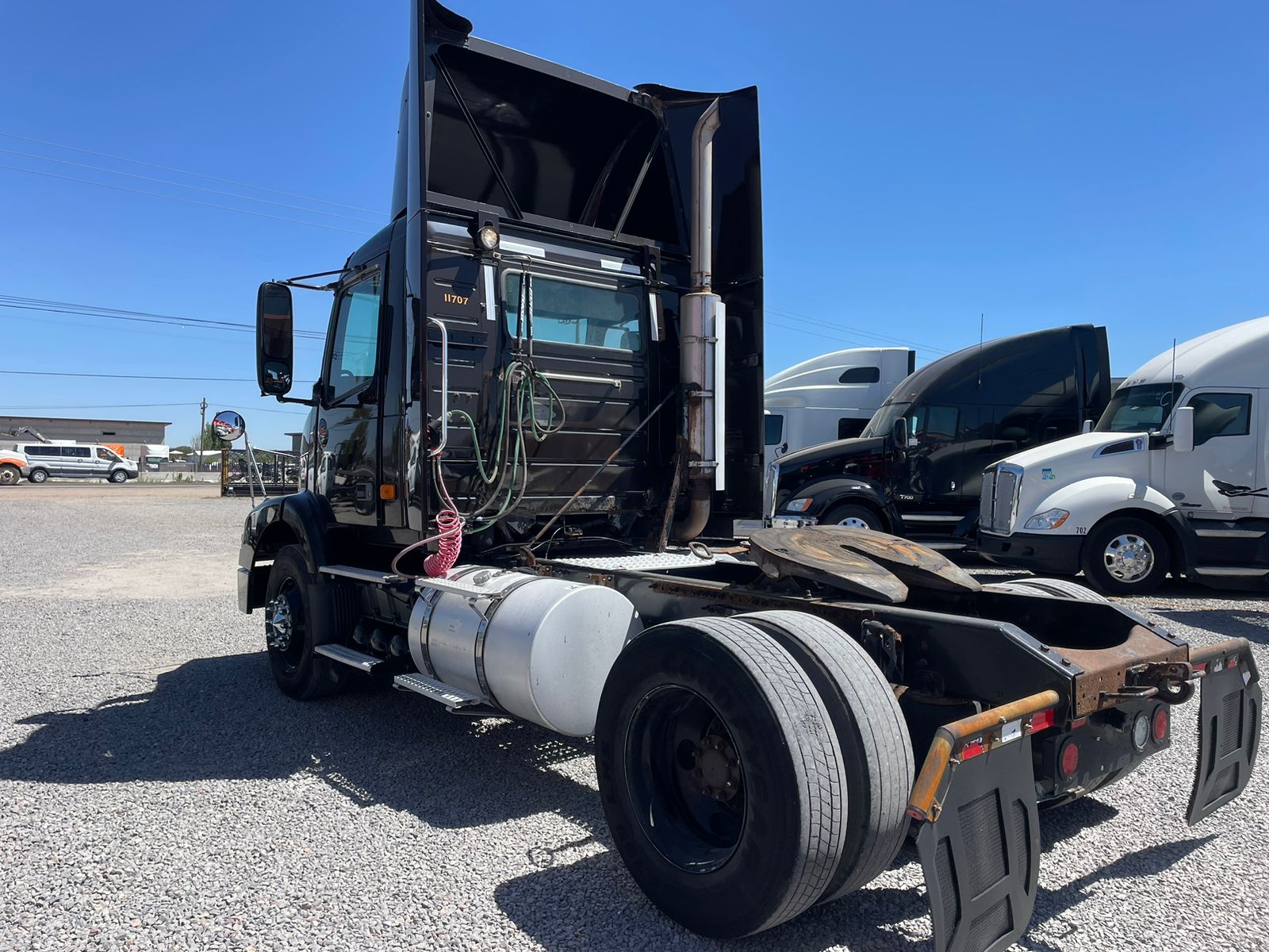 #2612 Camion Volvo 2005 Motor Volvo D12 std de 10 vel. 13,000lb
