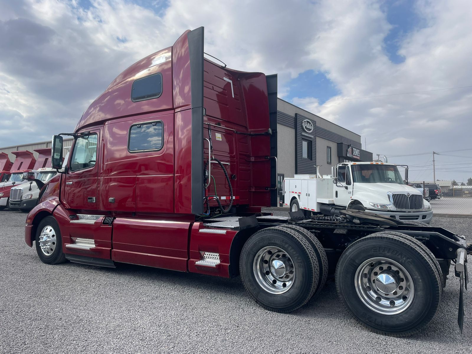 #2666 Camion Volvo 2019 Motor Volvo D13 Automático 42,000lb Placas Estatales