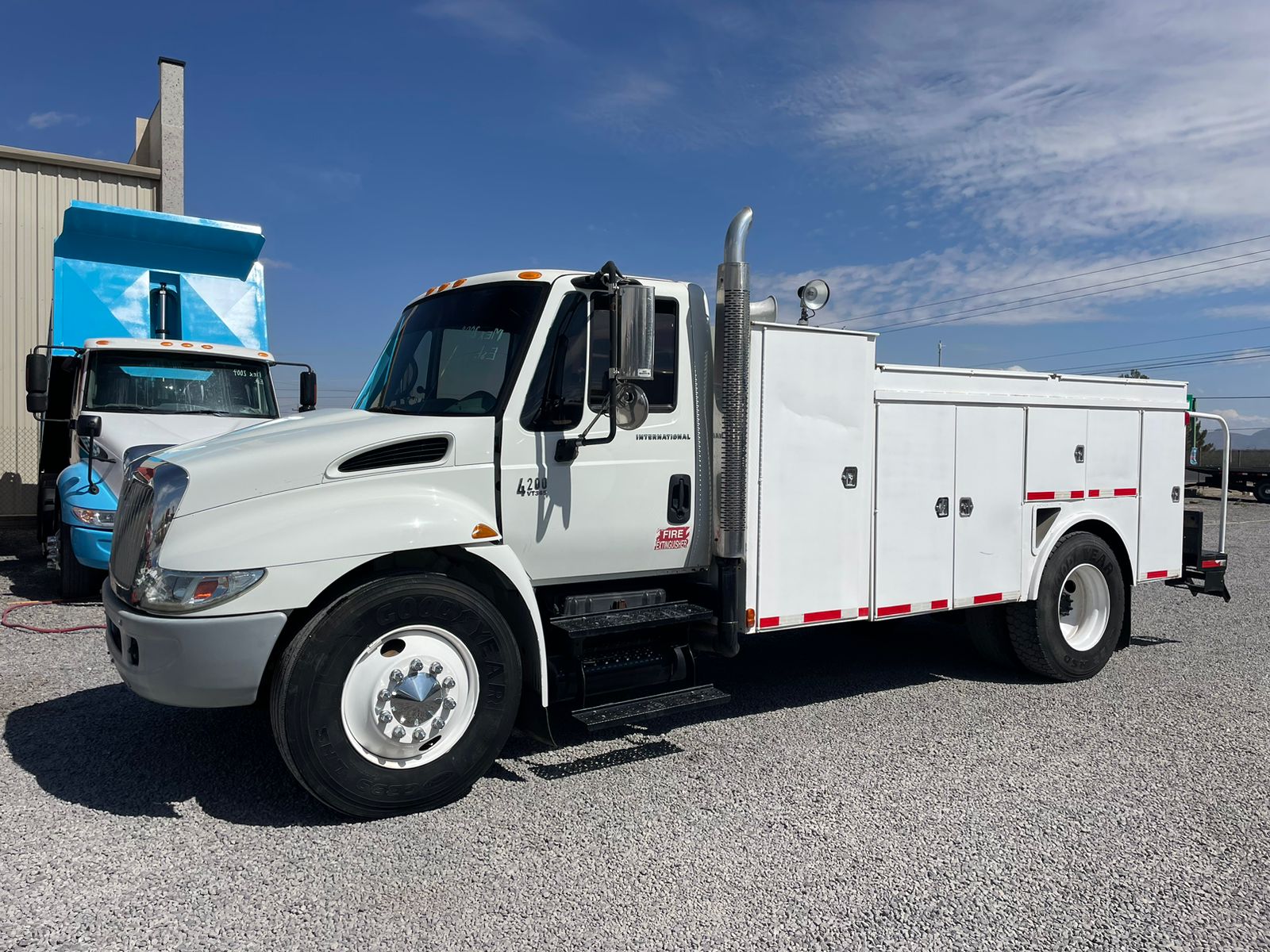 #1280 Camion de Servicio International 2004 Motor Navistar StD 6 vel. 13,000lb