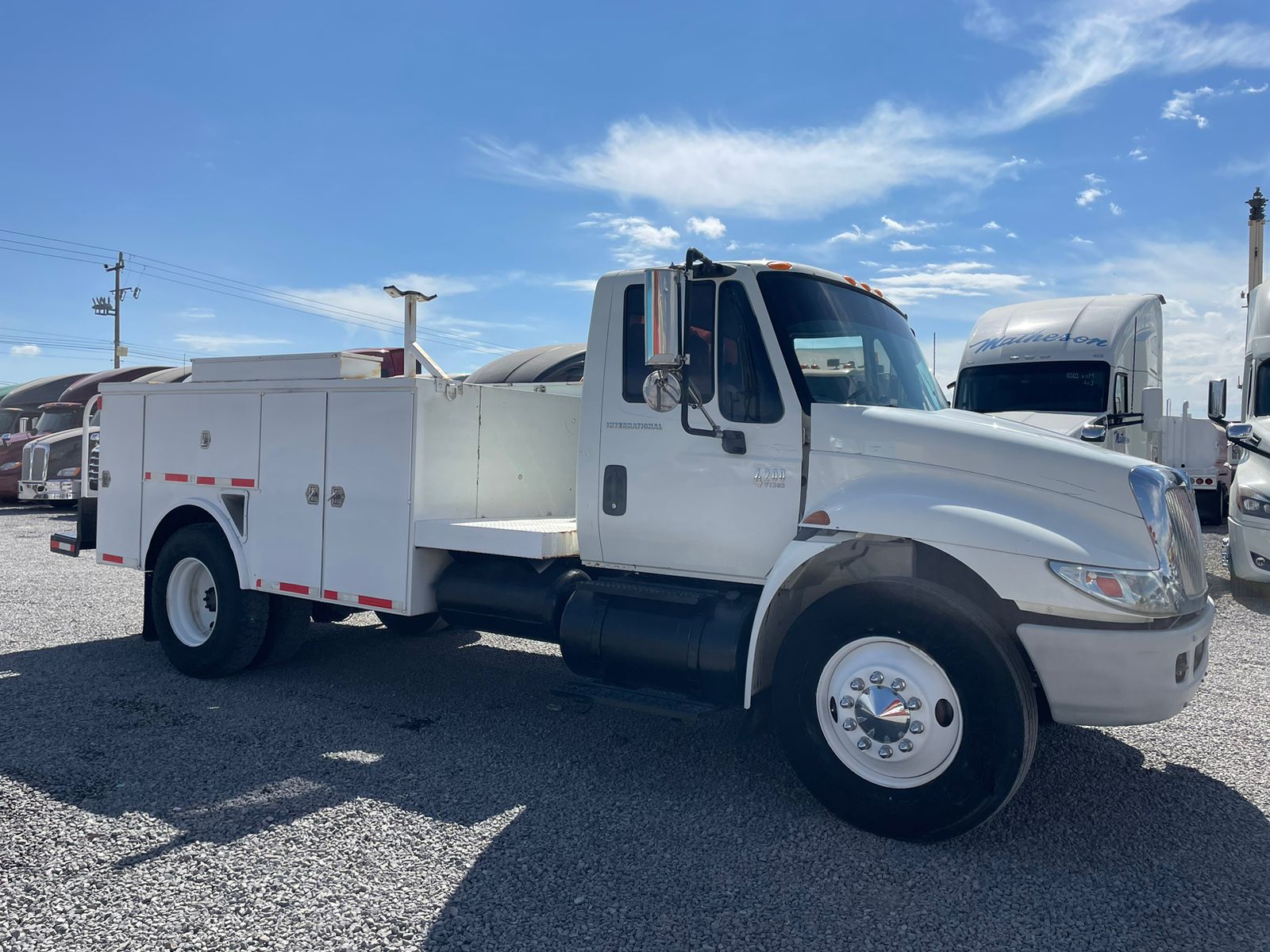 #1280 Camion de Servicio International 2004 Motor Navistar StD 6 vel. 13,000lb