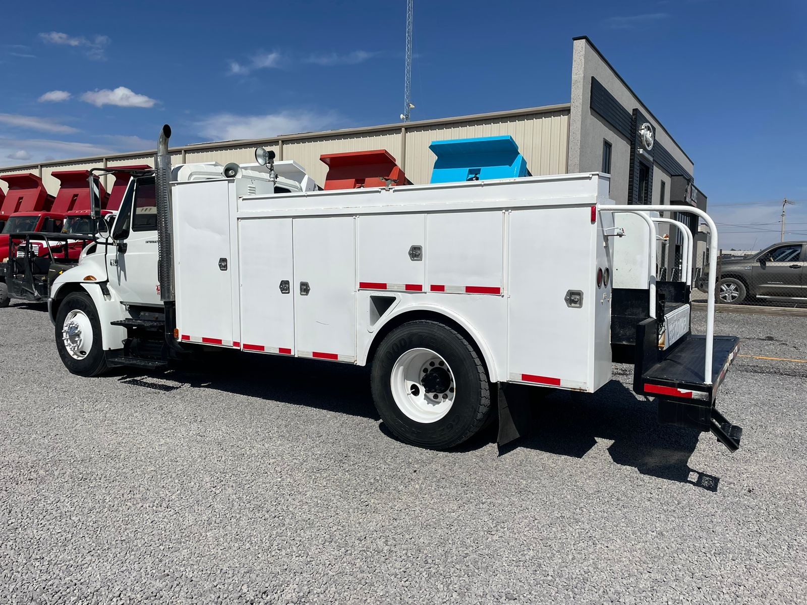 #1280 Camion de Servicio International 2004 Motor Navistar StD 6 vel. 13,000lb