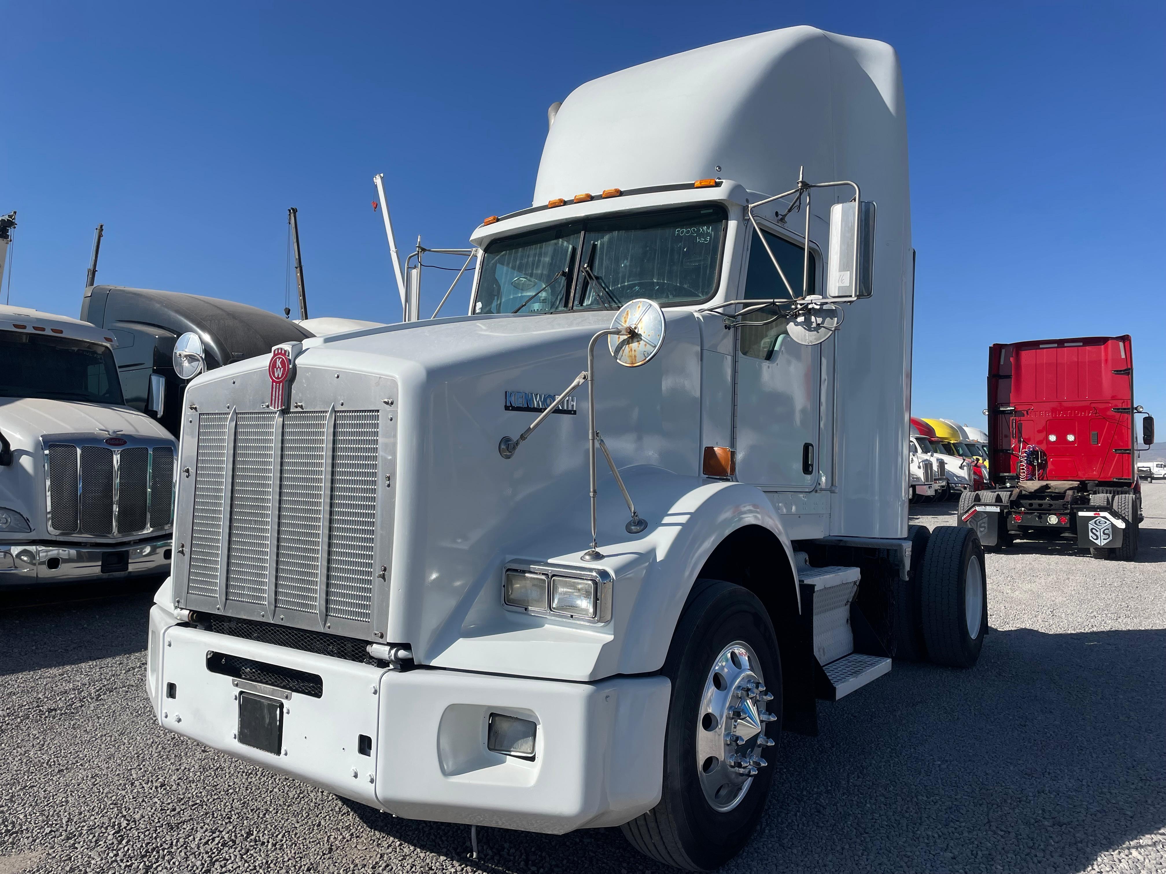 #2677 Camion Kenworth T800 2007 Motor Cummins ISX-450hp std. de 10 vel. 13,000lb Placas Estatales