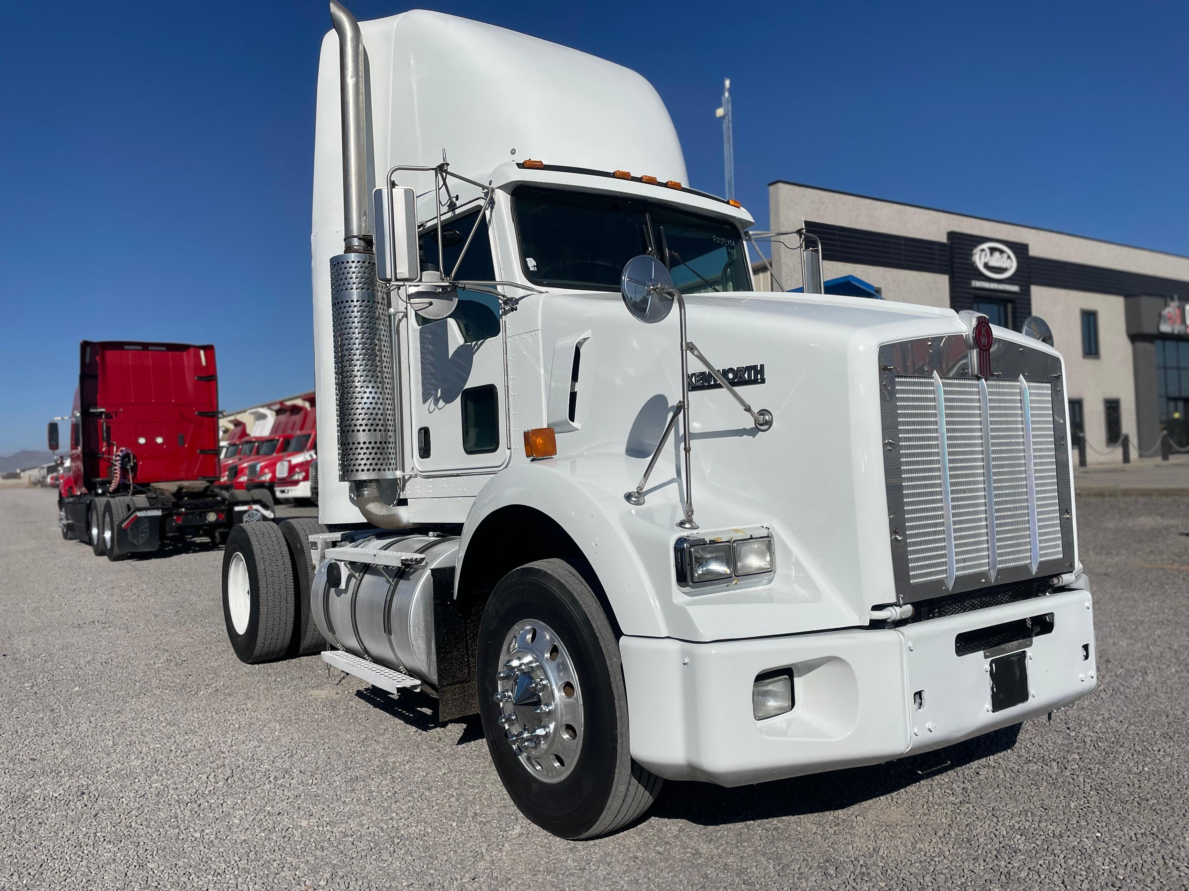 #2677 Camion Kenworth T800 2007 Motor Cummins ISX-450hp std. de 10 vel. 13,000lb Placas Estatales