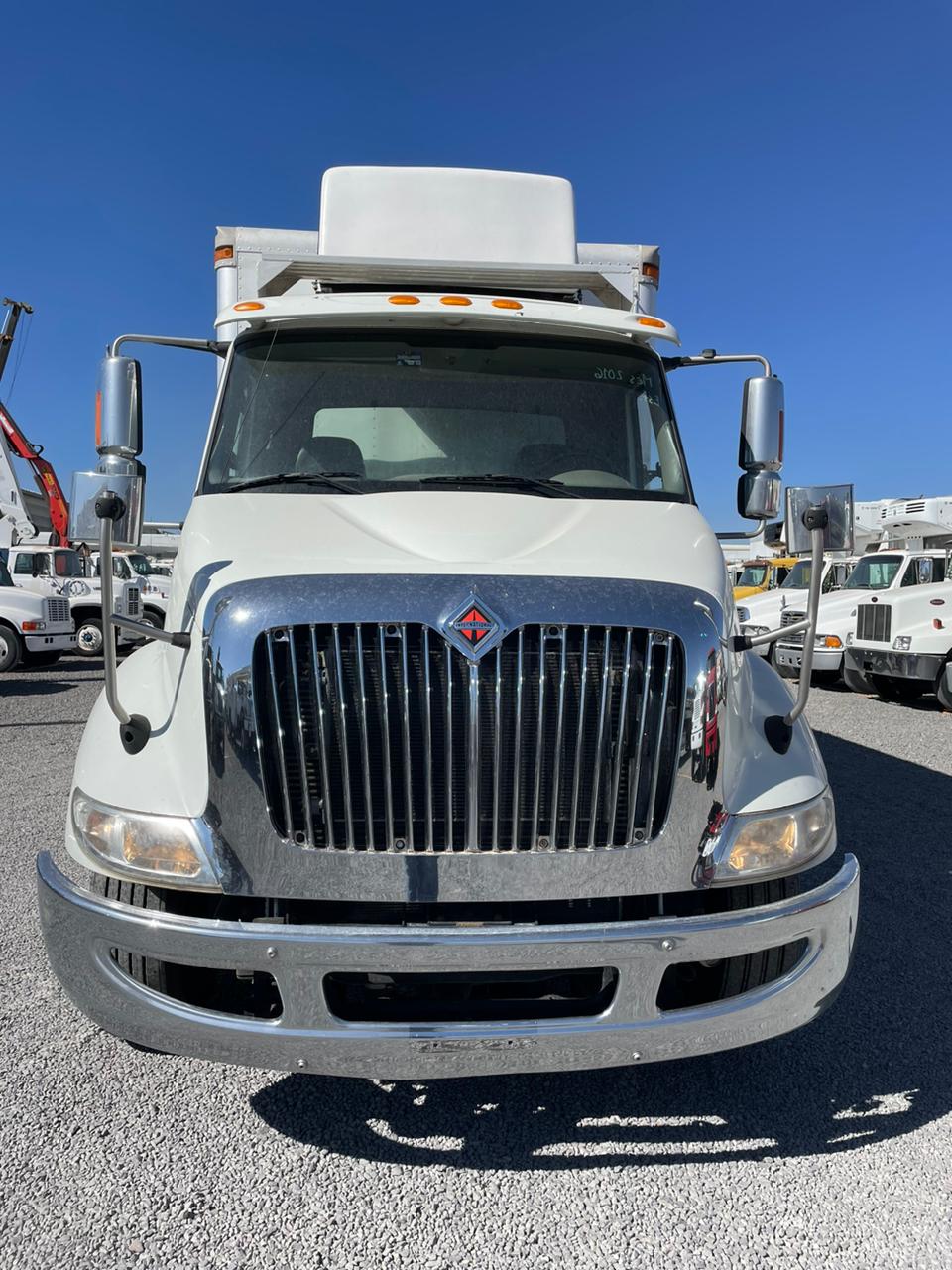 #2634 Camion con Caja refrigerada 24' International 2016 Motor Navistar Automático 42,000lb Unidad Thermo King Placas federales