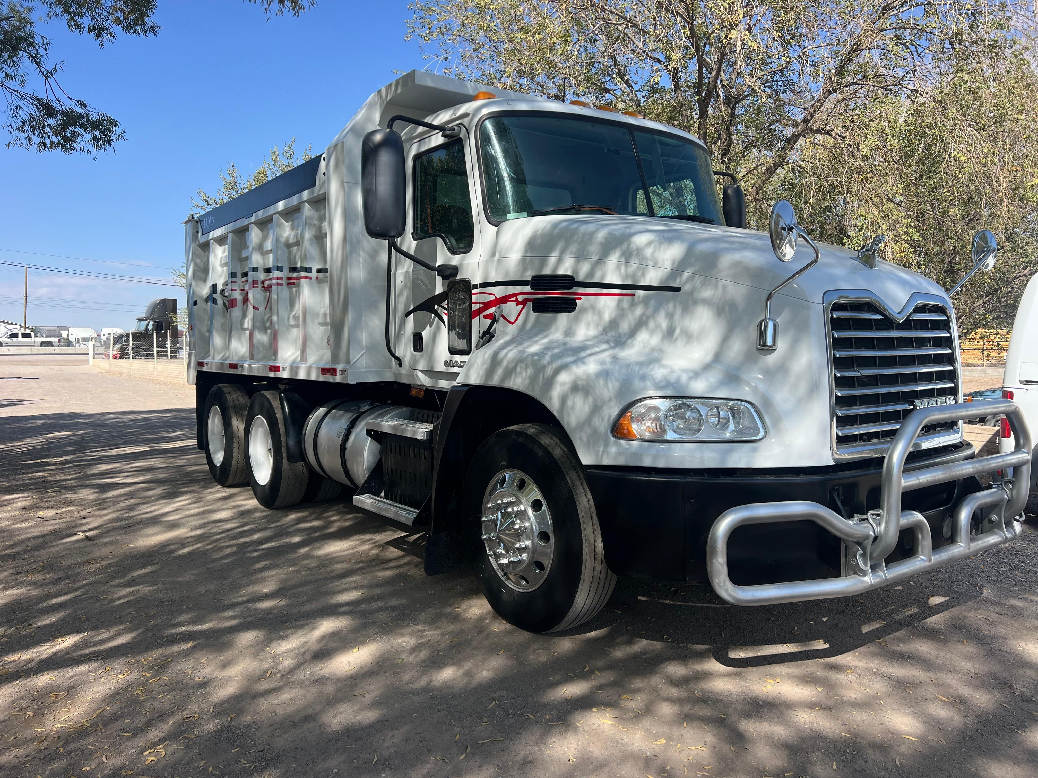 #2416 Camion Volteo Dompe 14 mts Mack 2008 Motor Mack MP7-385hp Estándar 10 vel. 42,000lb