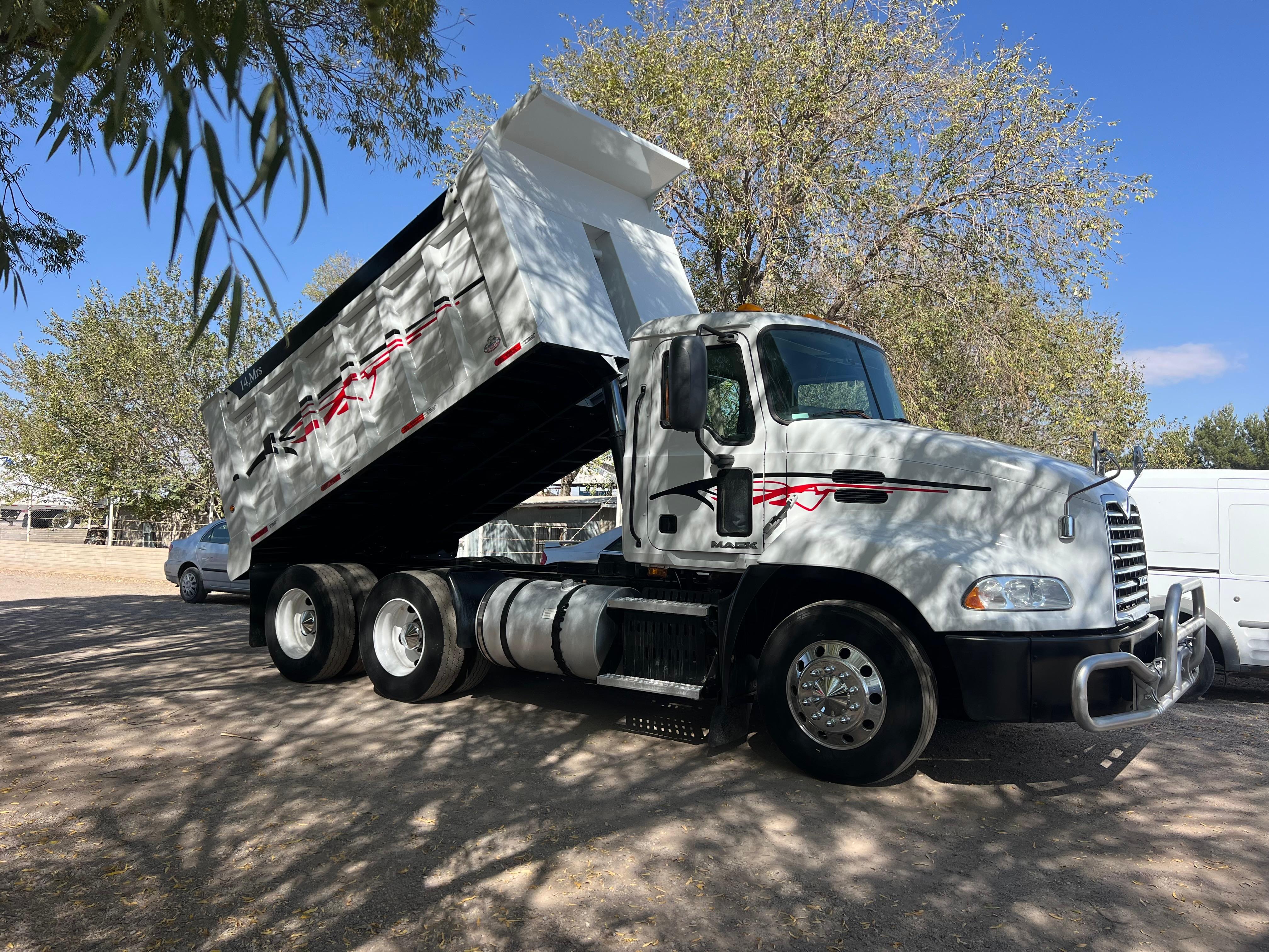 #2416 Camion Volteo Dompe 14 mts Mack 2008 Motor Mack MP7-385hp Estándar 10 vel. 42,000lb