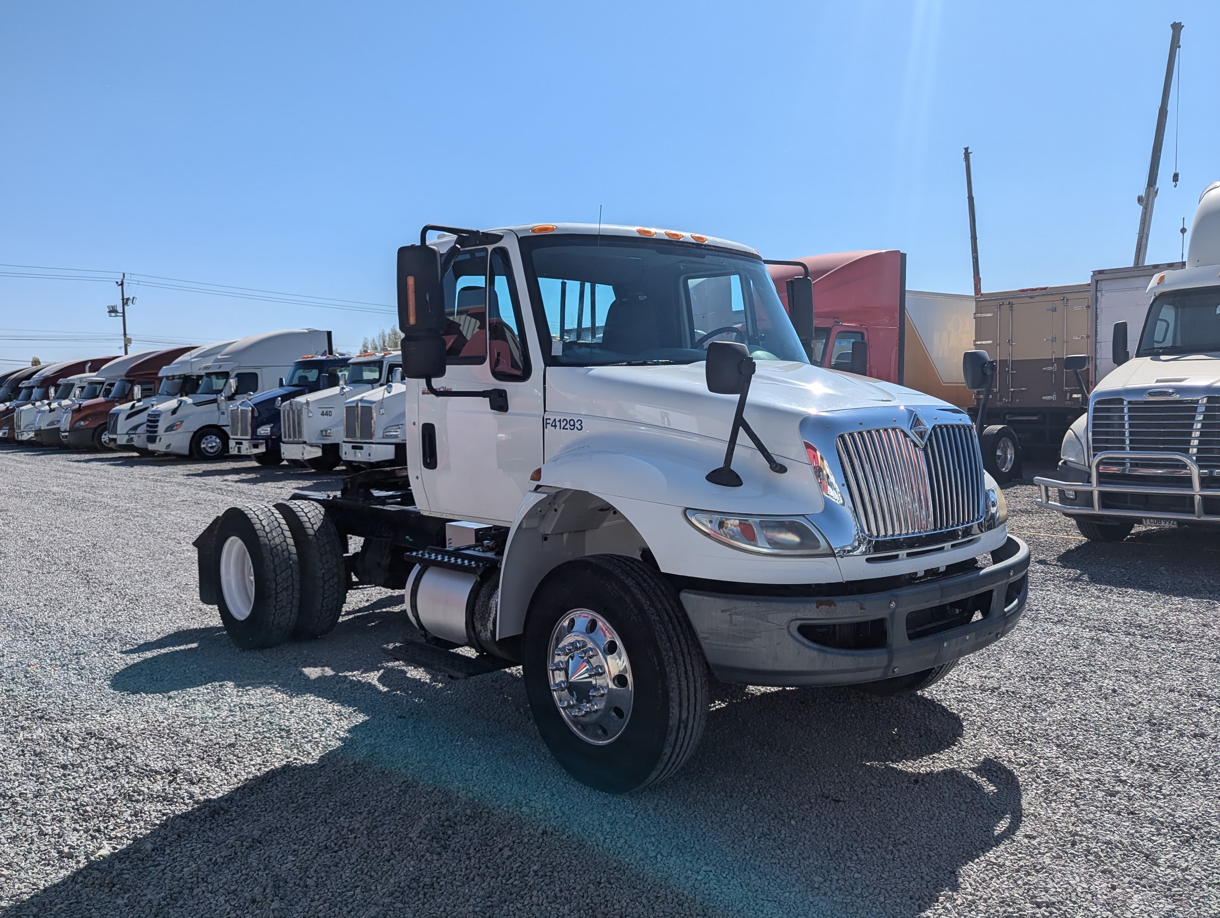 #2622 Camión Mulita International Modelo 4400 2010 Motor Navistar Automático 1,300lb