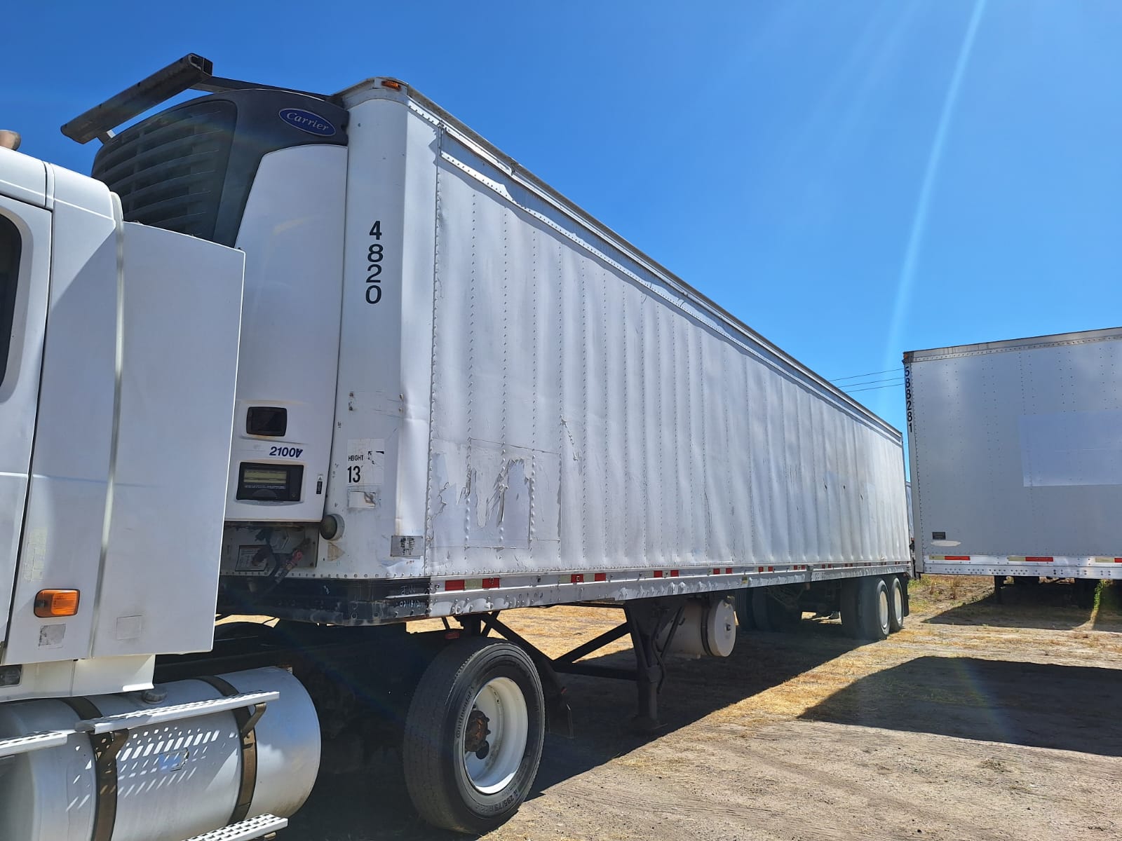 #916 Caja refrigerada 48' Marca Great Danes 2004 Unidad Marca Carrier Suspensión de Aire Puerta de Cortina