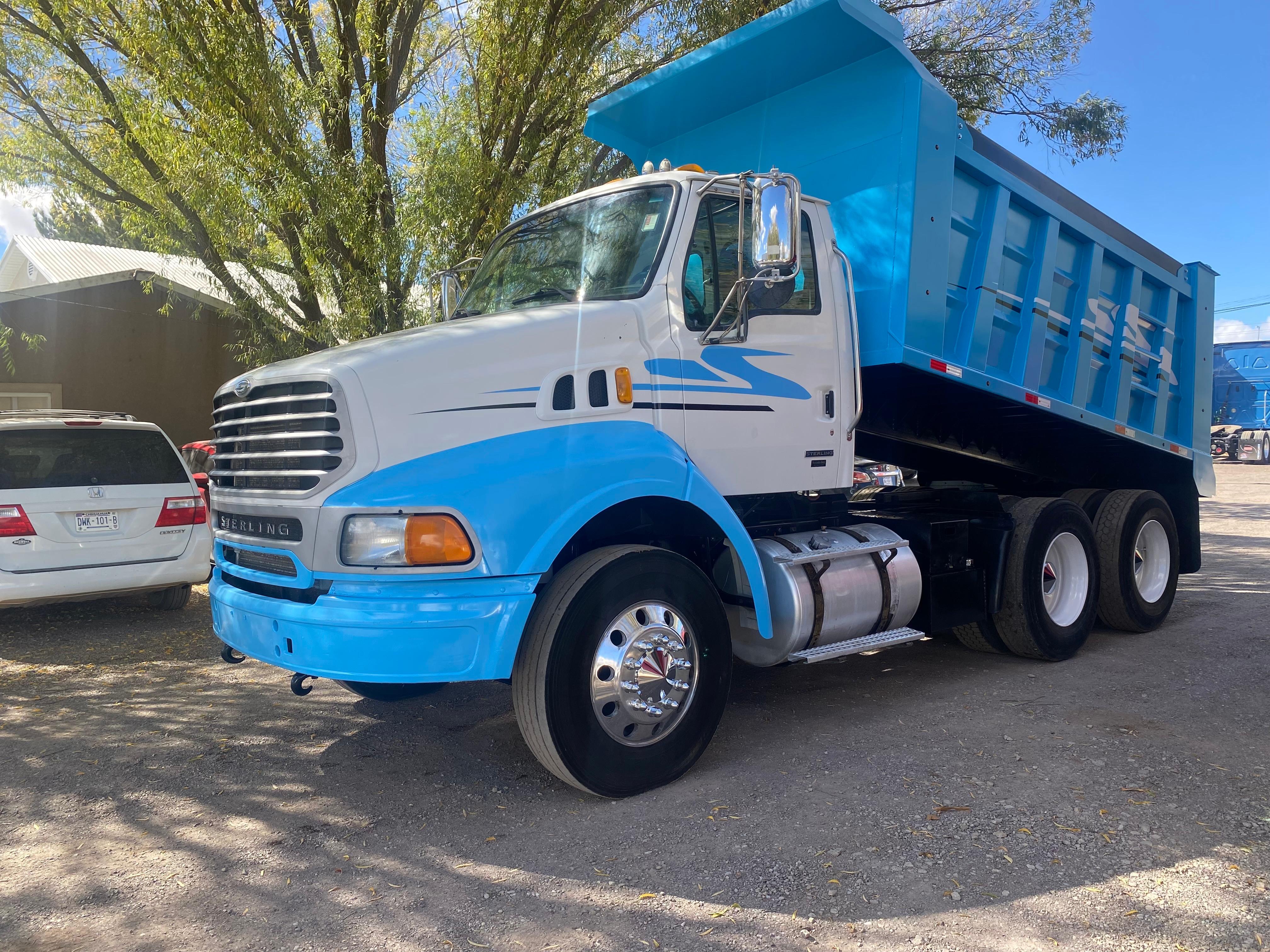 #1834 Camion Volteo Dompe 14 mts Sterling 2005 Motor Mercedes Benz Estándar 10 vel. 42,000lb Freno de motor Placas Estatales