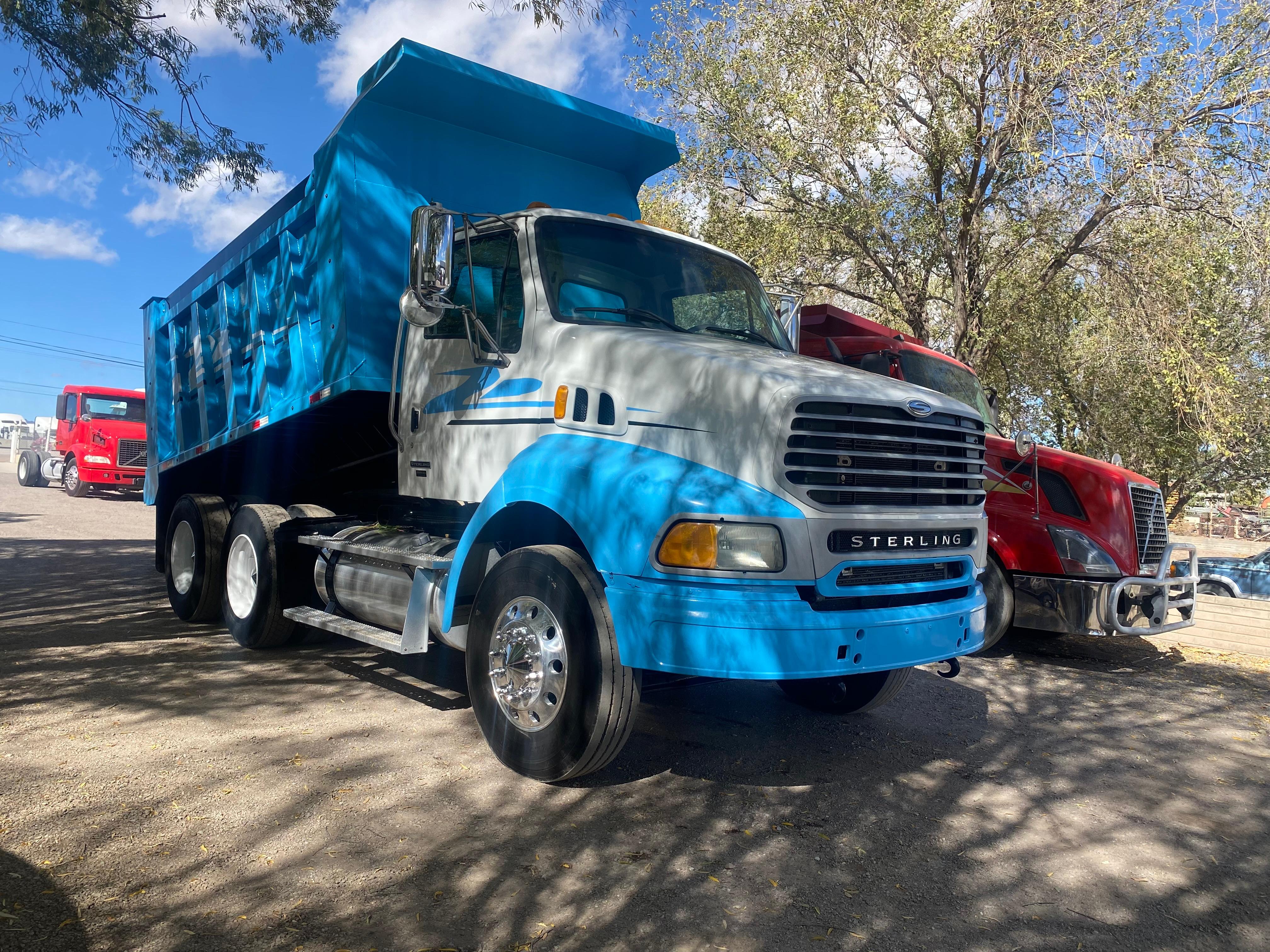 #1834 Camion Volteo Dompe 14 mts Sterling 2005 Motor Mercedes Benz Estándar 10 vel. 42,000lb Freno de motor Placas Estatales