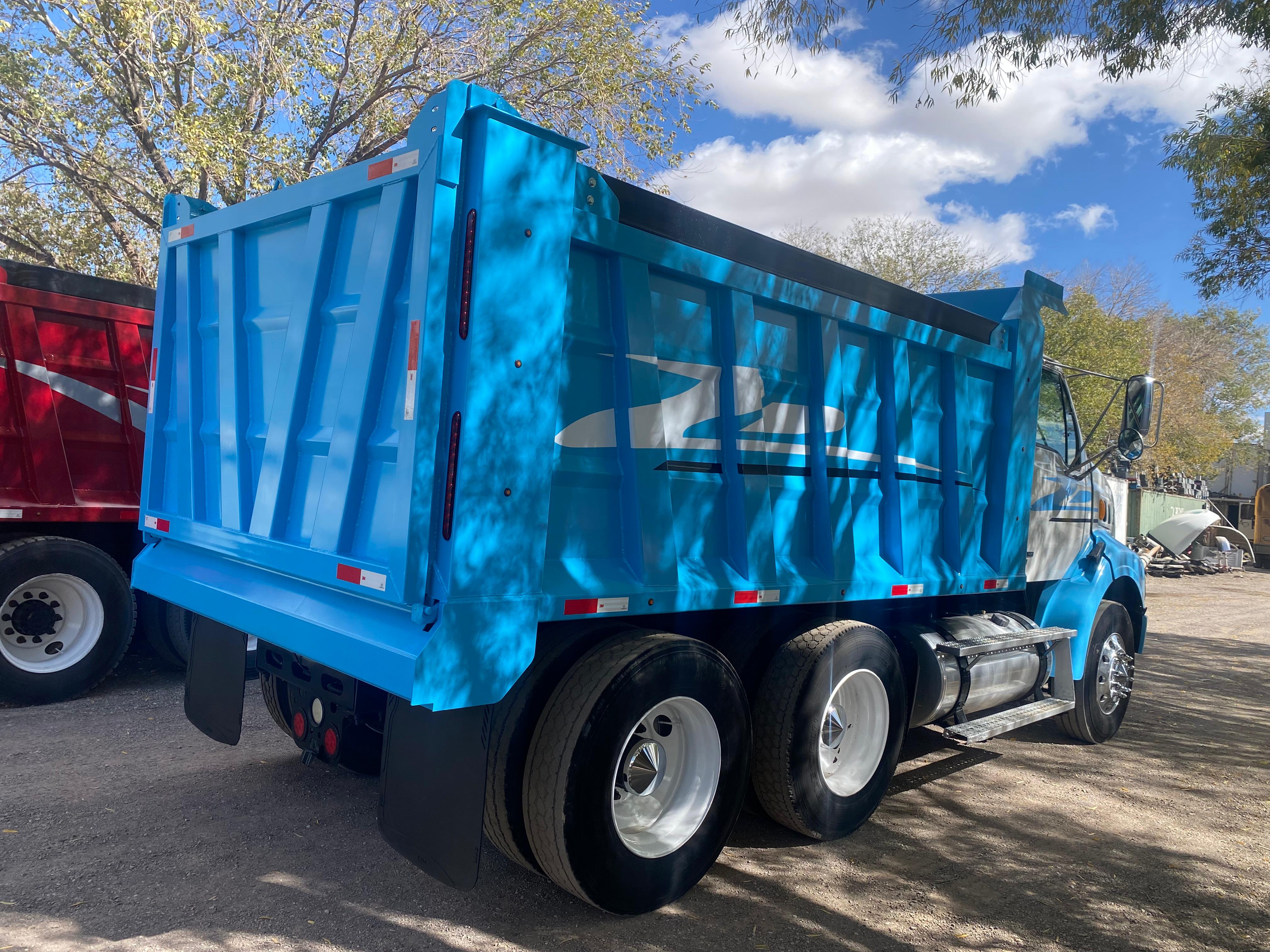 #1834 Camion Volteo Dompe 14 mts Sterling 2005 Motor Mercedes Benz Estándar 10 vel. 42,000lb Freno de motor Placas Estatales