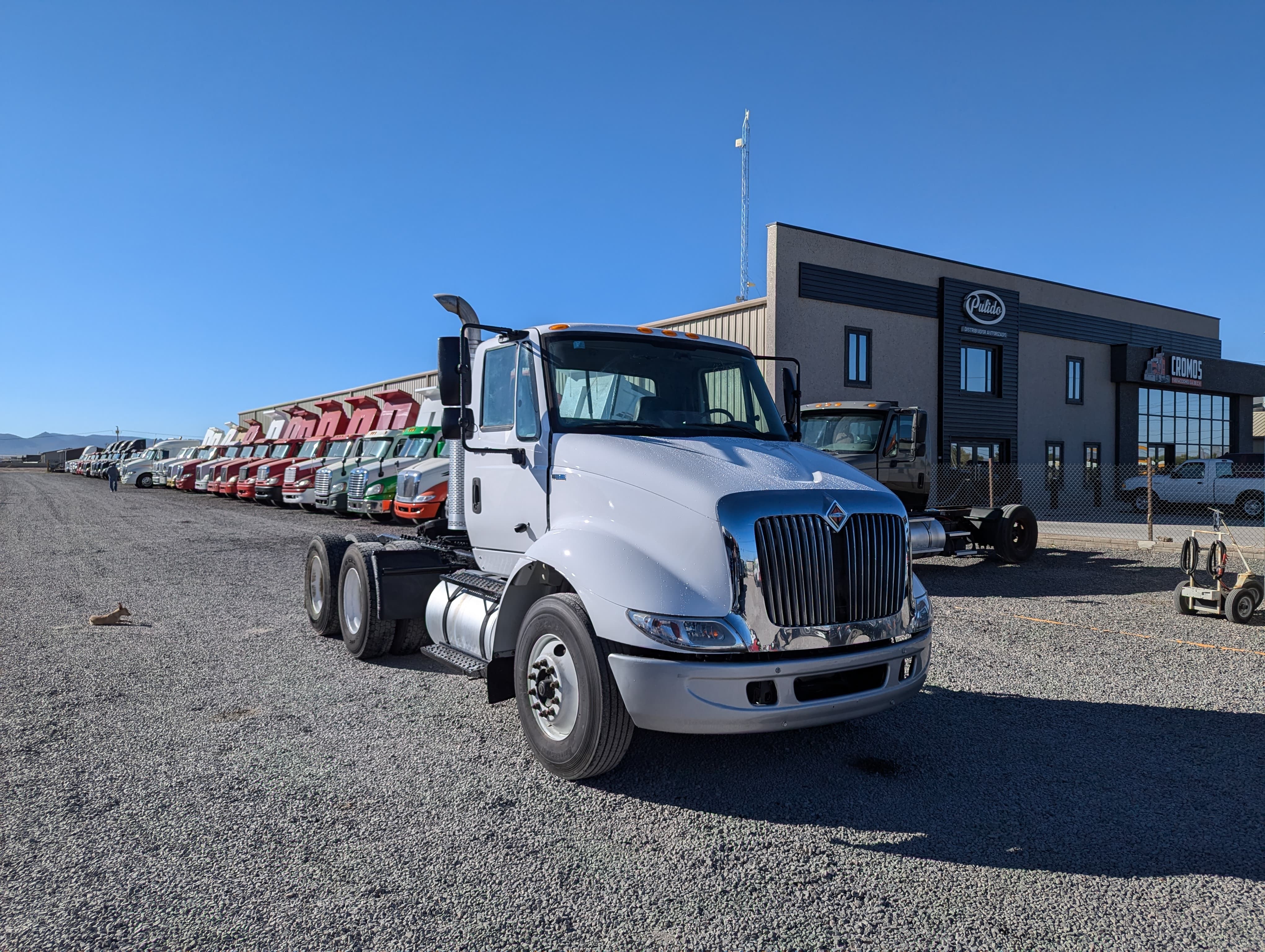 #2583 Camión Day Cab International 2013 Motor Maxx Forcé Estándar 10 Vel. 42,000lb Placas estatales