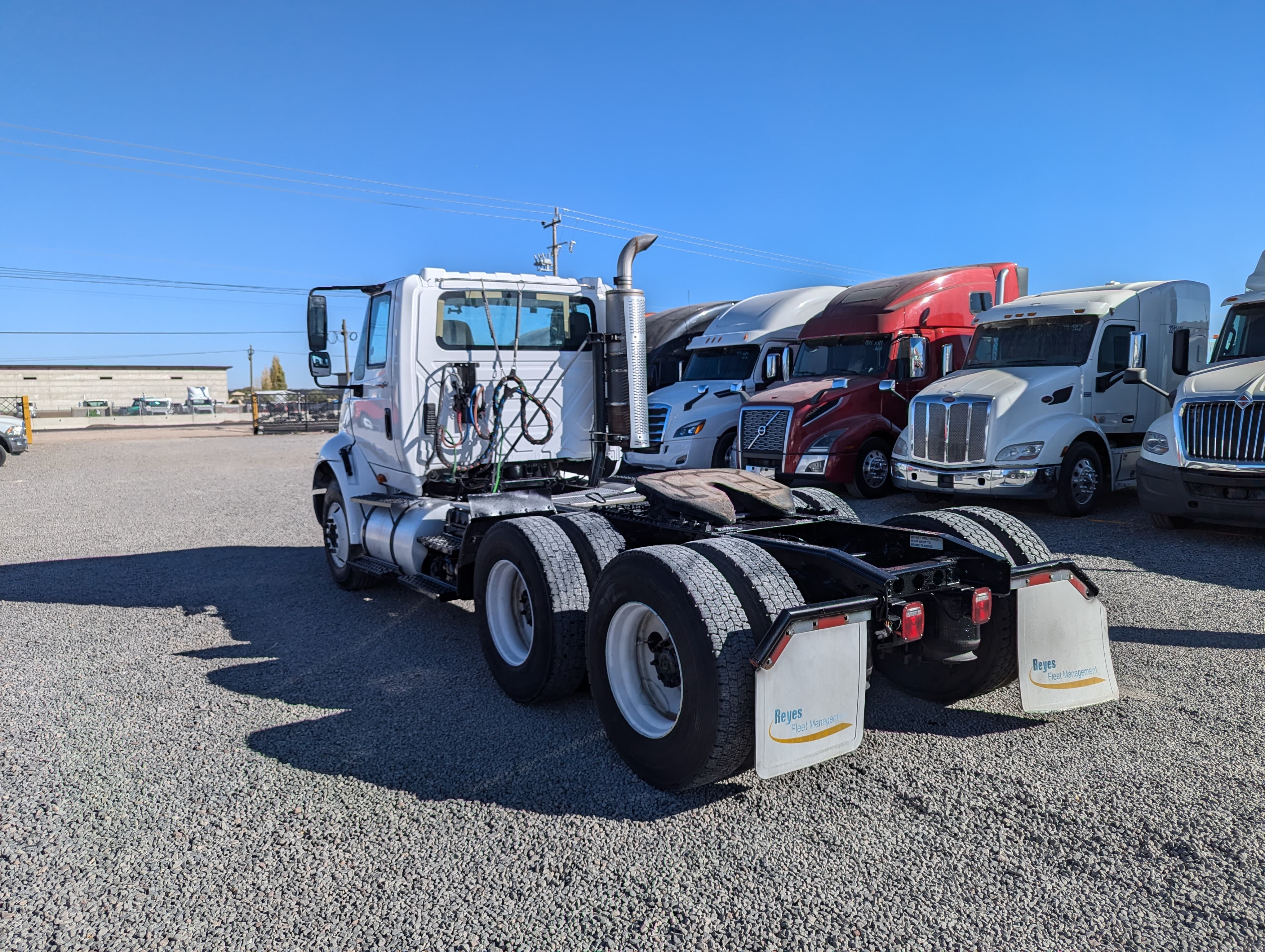 #2583 Camión Day Cab International 2013 Motor Maxx Forcé Estándar 10 Vel. 42,000lb Placas estatales