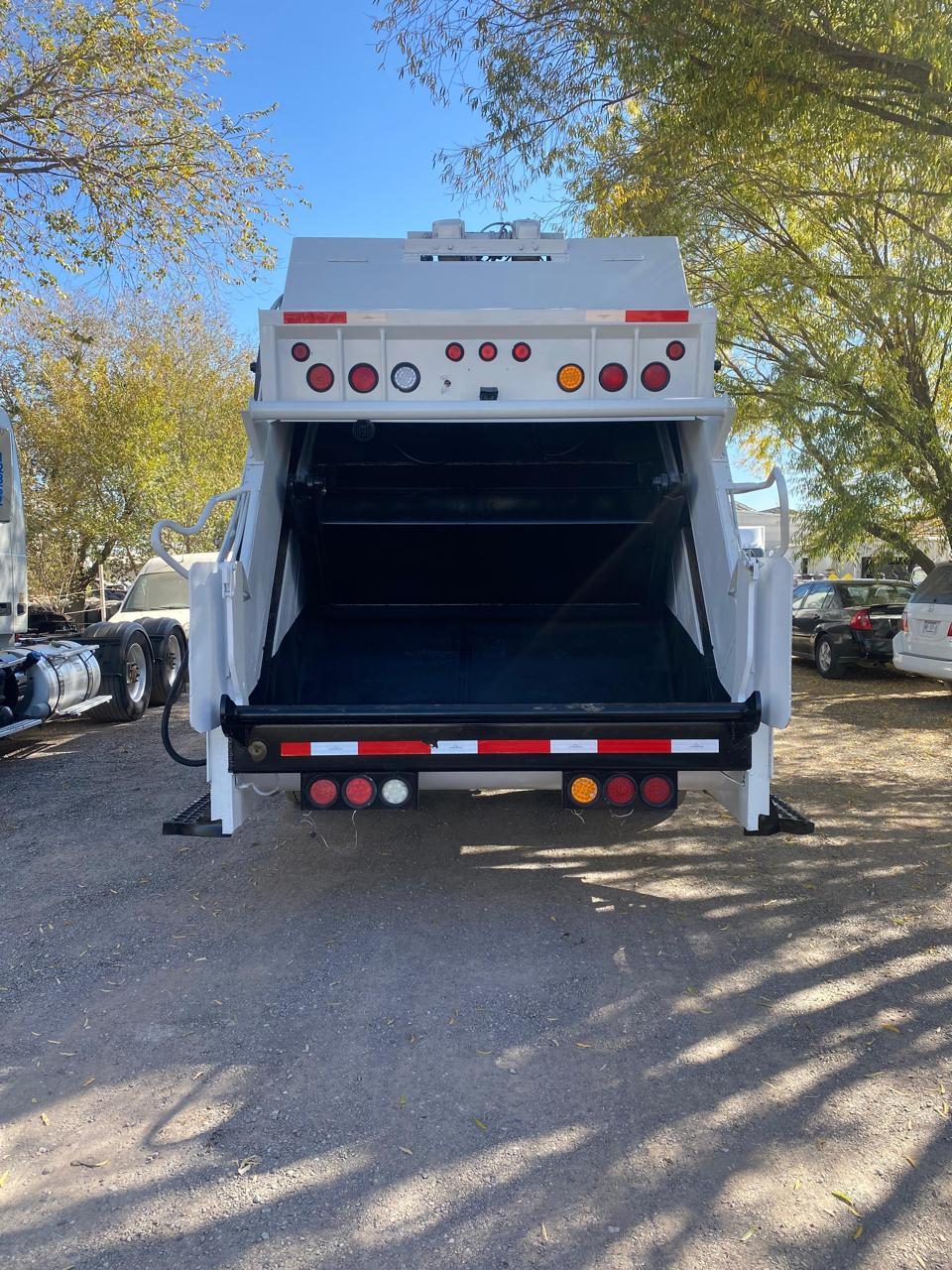 #1746 Camión de Basura Freightliner Modelo M2 2015 Motor Cummins Automático 1,300lb