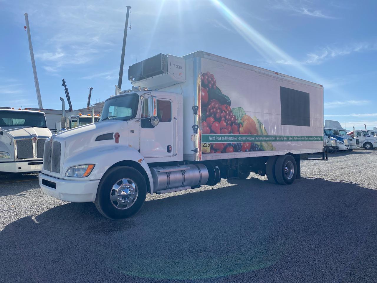 #2464 Camión con Caja Refrigerada 22' Kenworth Modelo T-370 Paccar PX8 260hp Automático 2011 1,300lb Unidad Thermo King