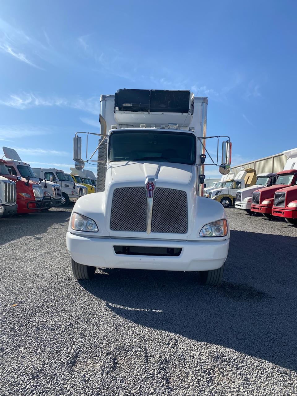 #2464 Camión con Caja Refrigerada 22' Kenworth Modelo T-370 Paccar PX8 260hp Automático 2011 1,300lb Unidad Thermo King