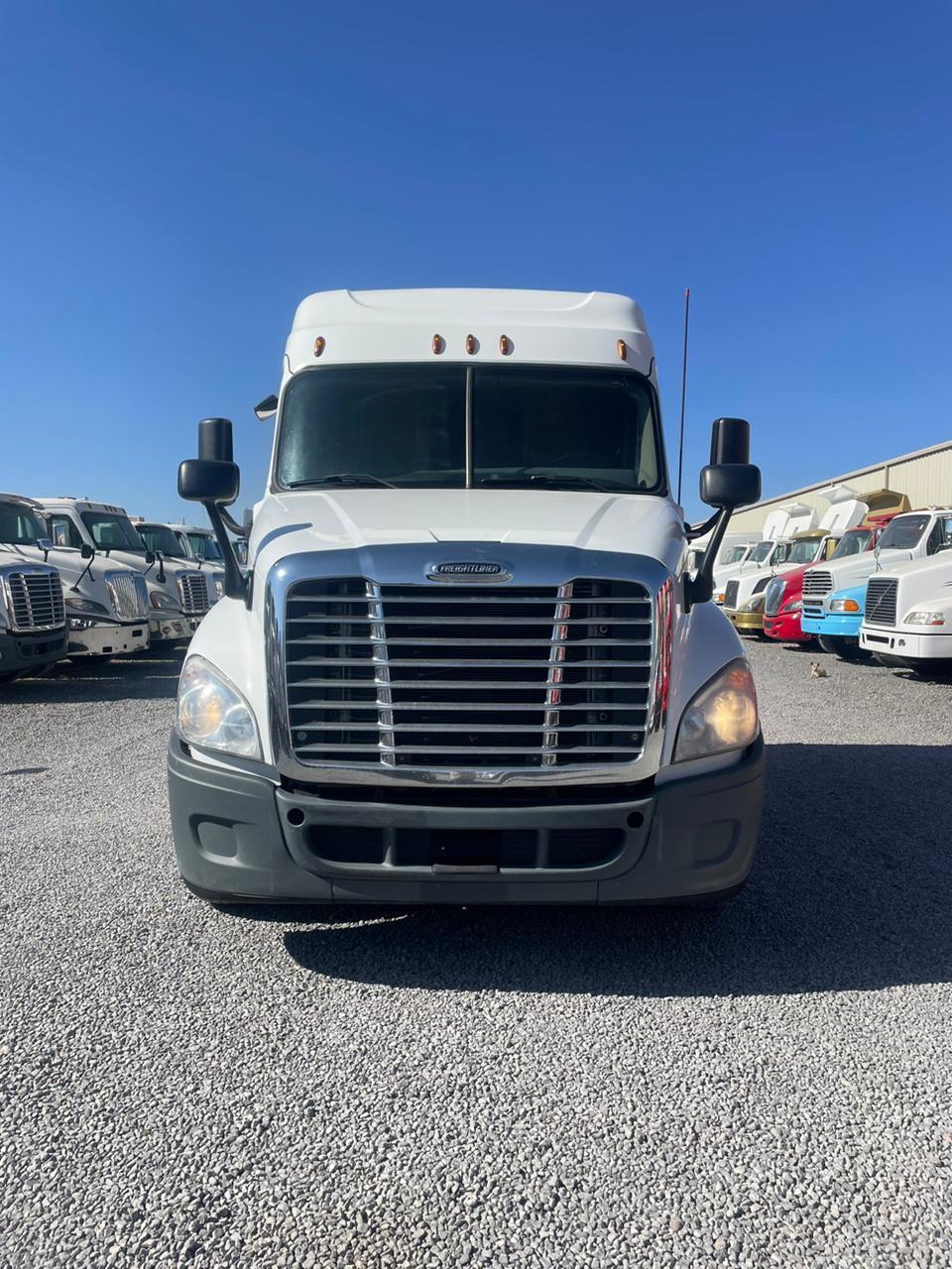 #2738 Camion Freightliner Modelo Cascadia 2018 Motor Detroit DD15 Automático 42,000lb