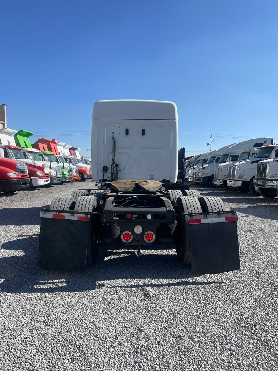 #2738 Camion Freightliner Modelo Cascadia 2018 Motor Detroit DD15 Automático 42,000lb