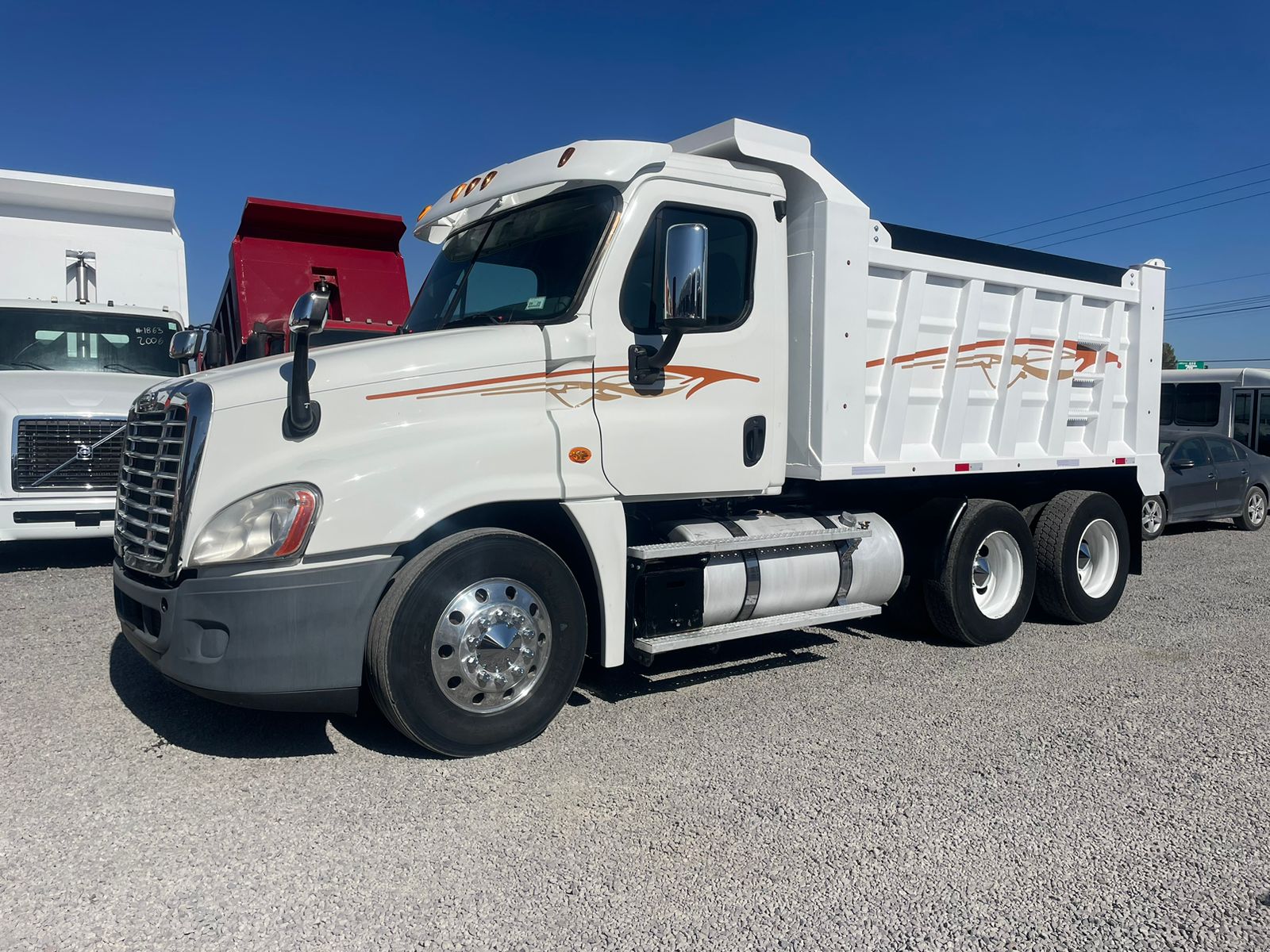 #2128 Camion Volteo Dompe 14 mts Freightliner 2013 Motor Detroit Estándar 13 Vel. 42,000lb